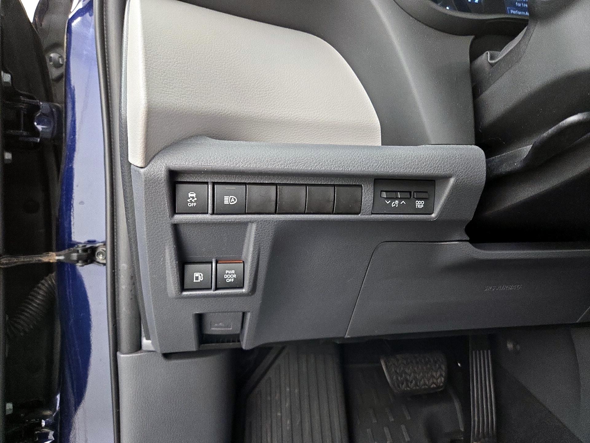 Thumbnail: 2021 Toyota Sienna - 13