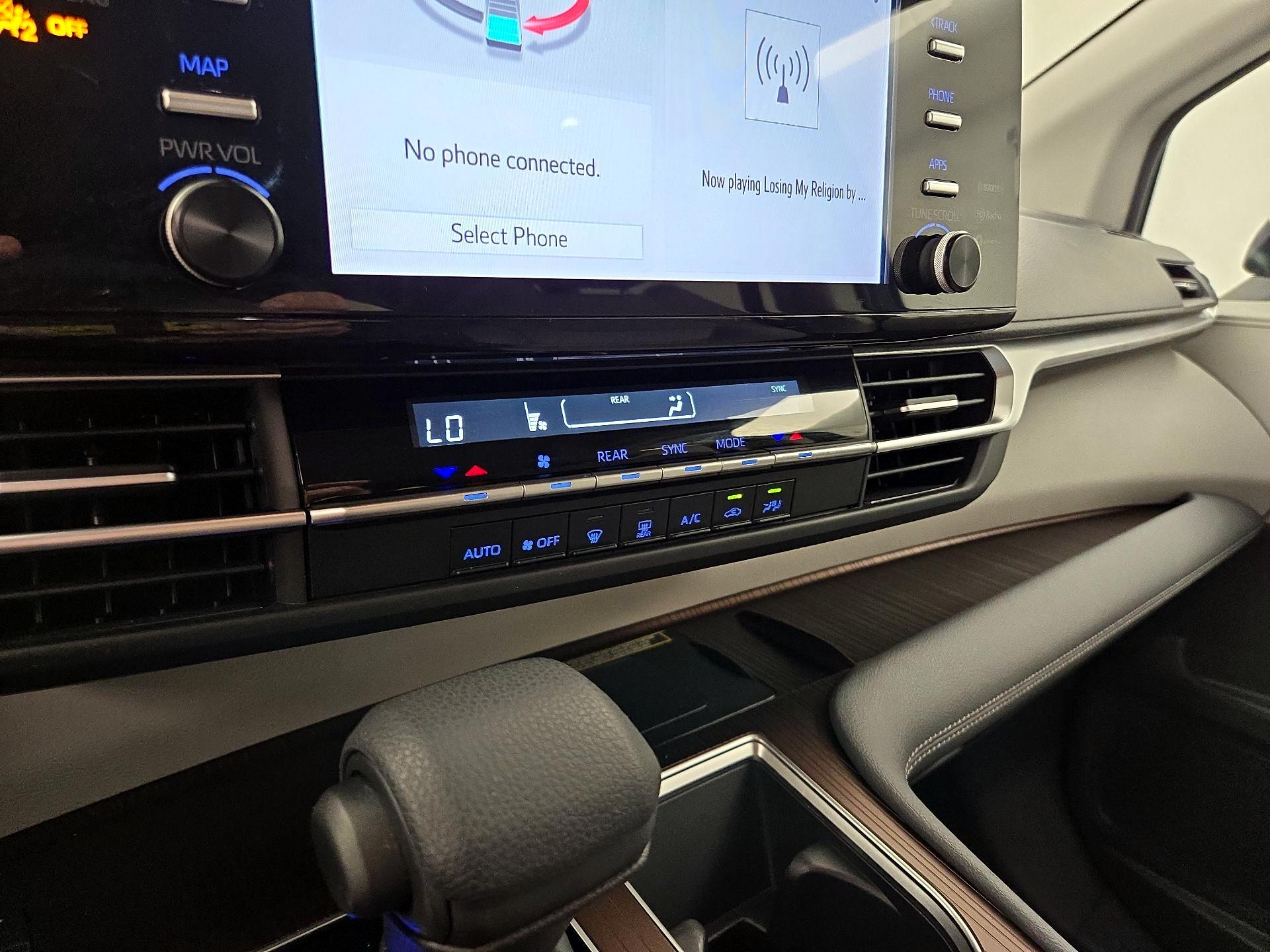 Thumbnail: 2021 Toyota Sienna - 16