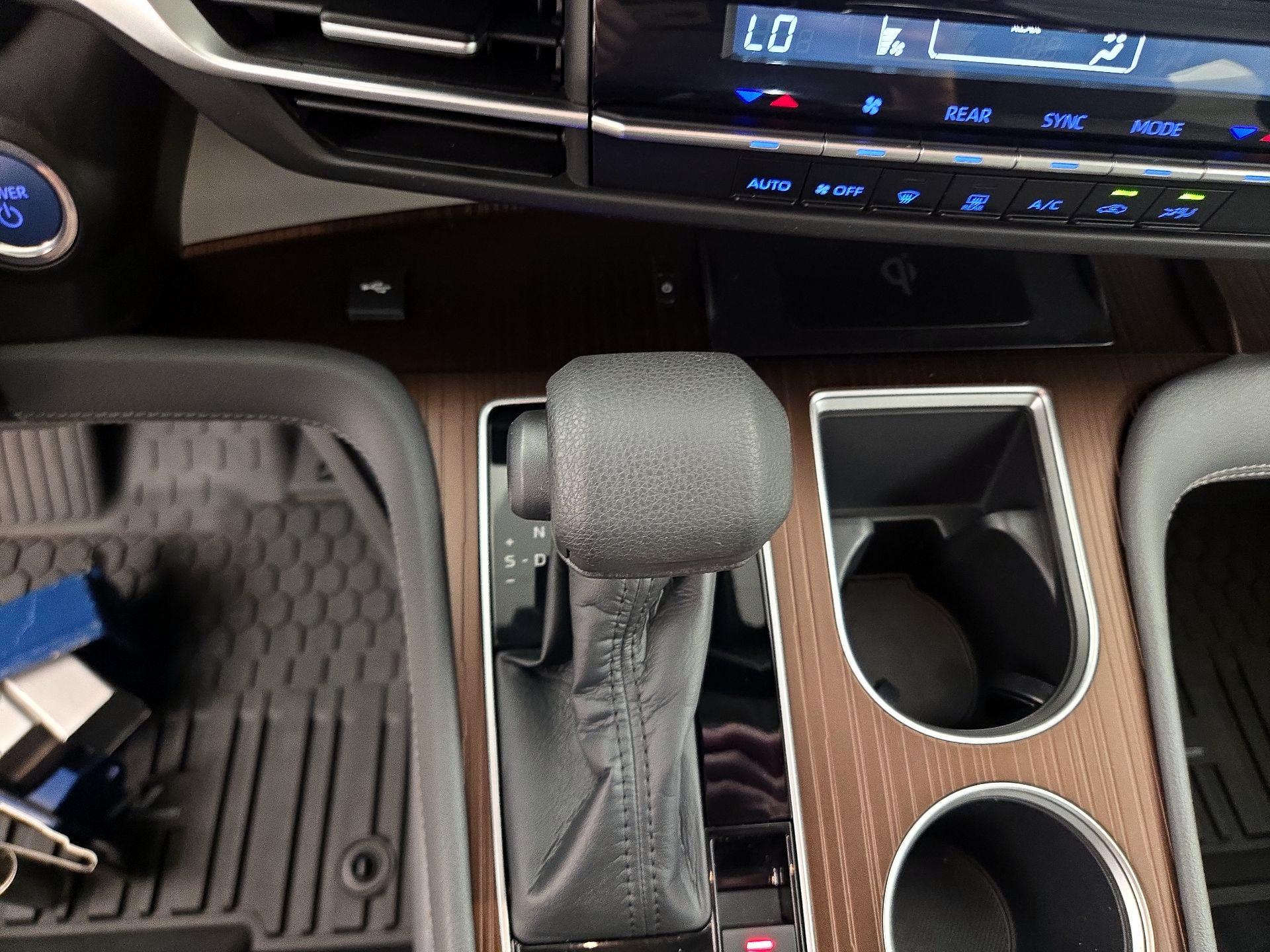 Thumbnail: 2021 Toyota Sienna - 17