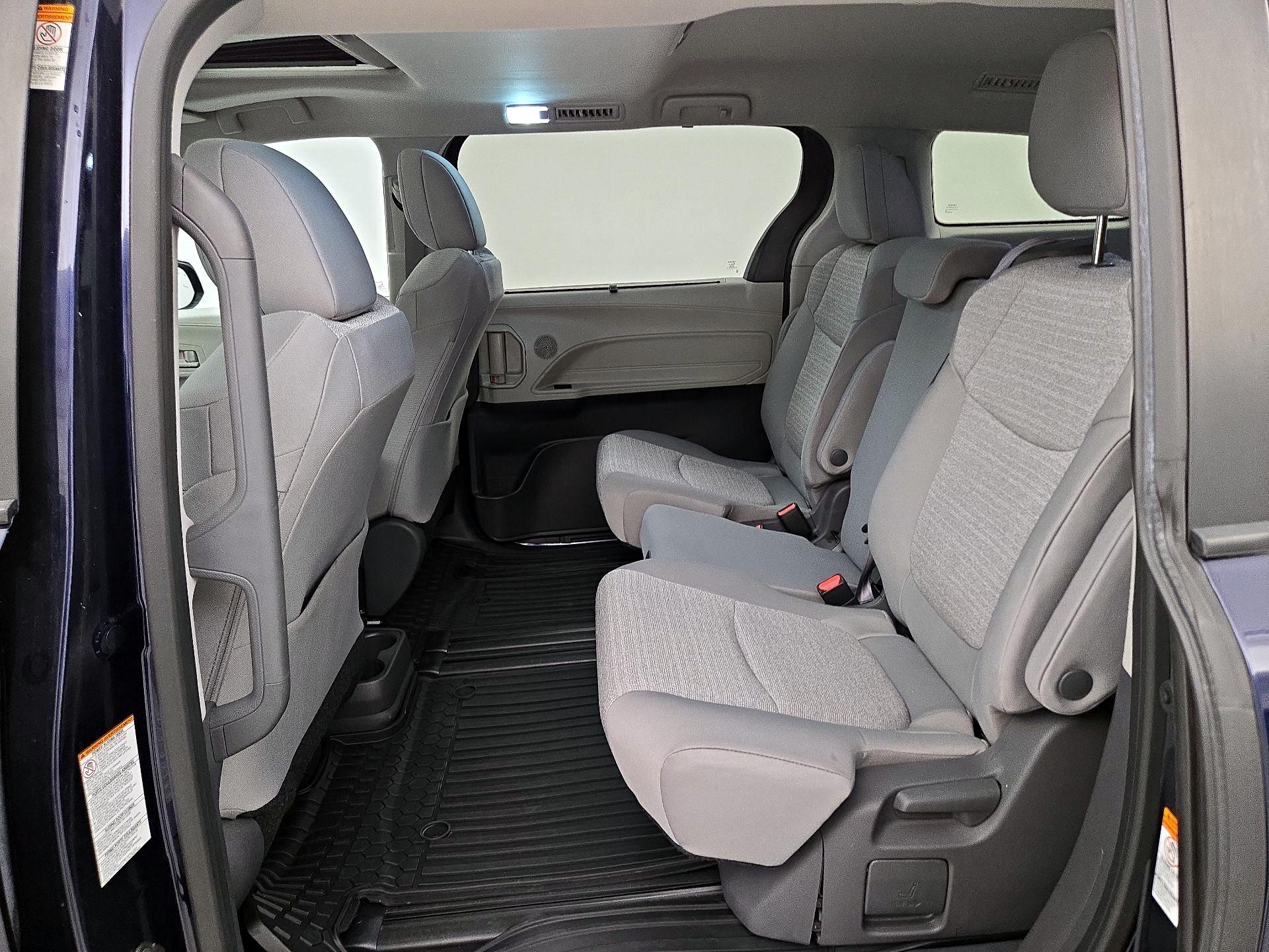 Thumbnail: 2021 Toyota Sienna - 20