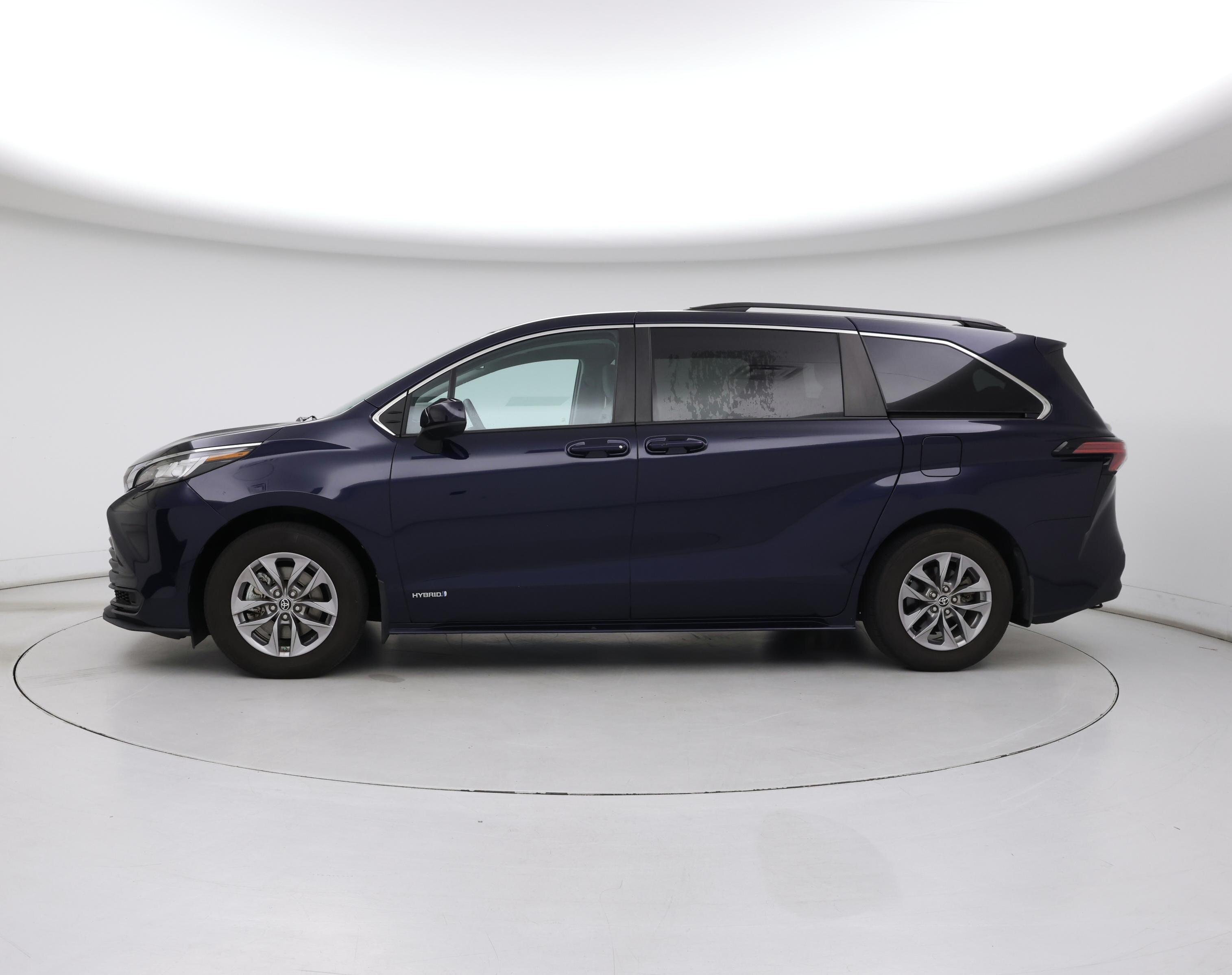 Thumbnail: 2021 Toyota Sienna - 3