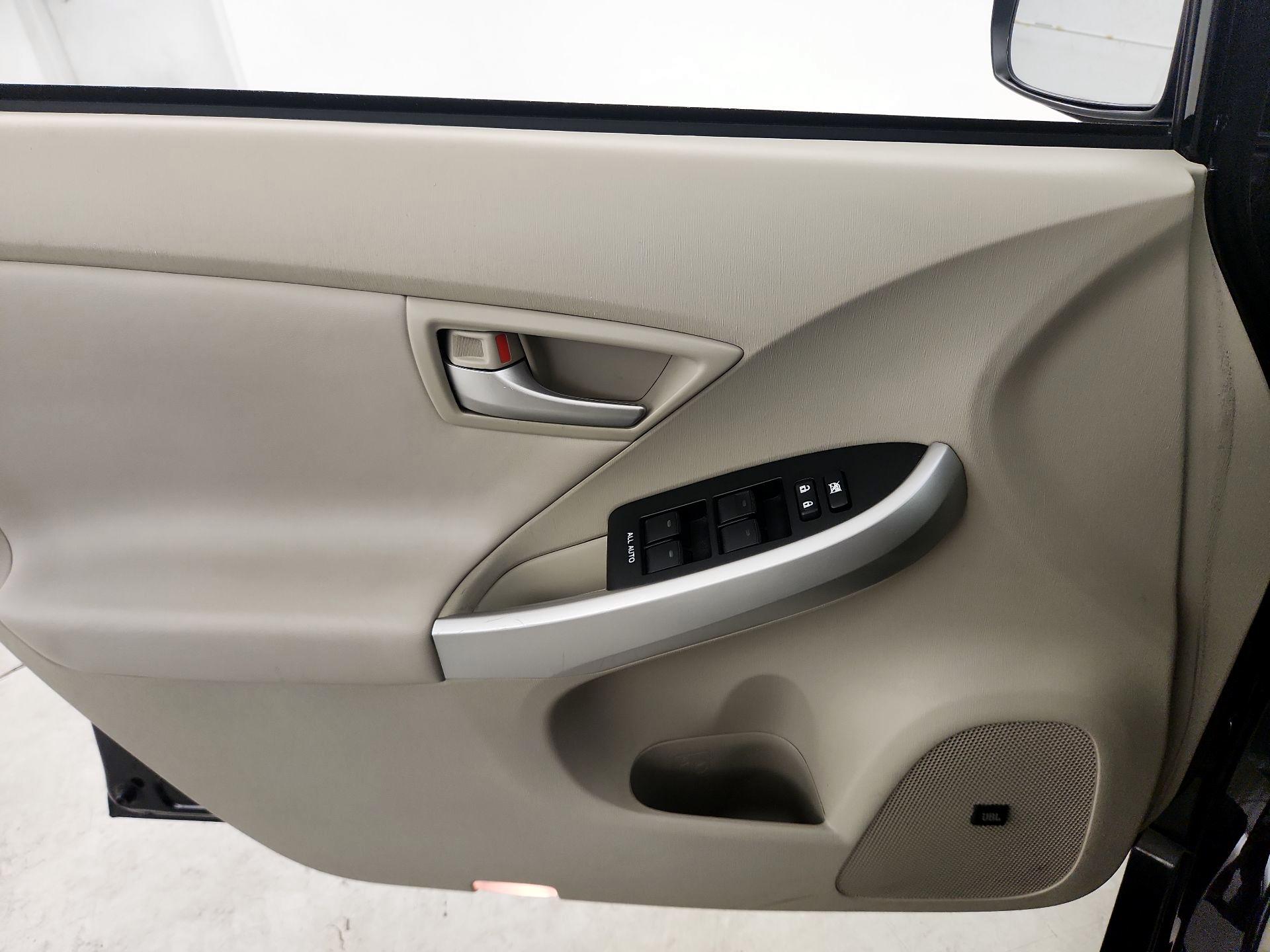 Thumbnail: 2015 Toyota Prius - 12