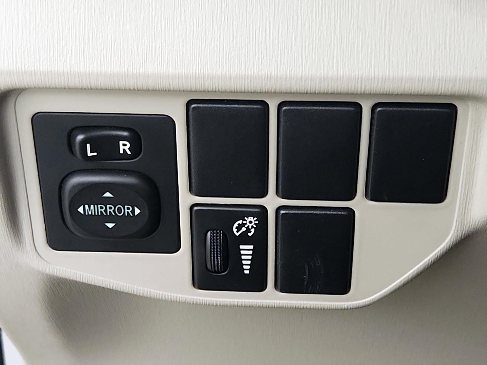 Thumbnail: 2015 Toyota Prius - 13