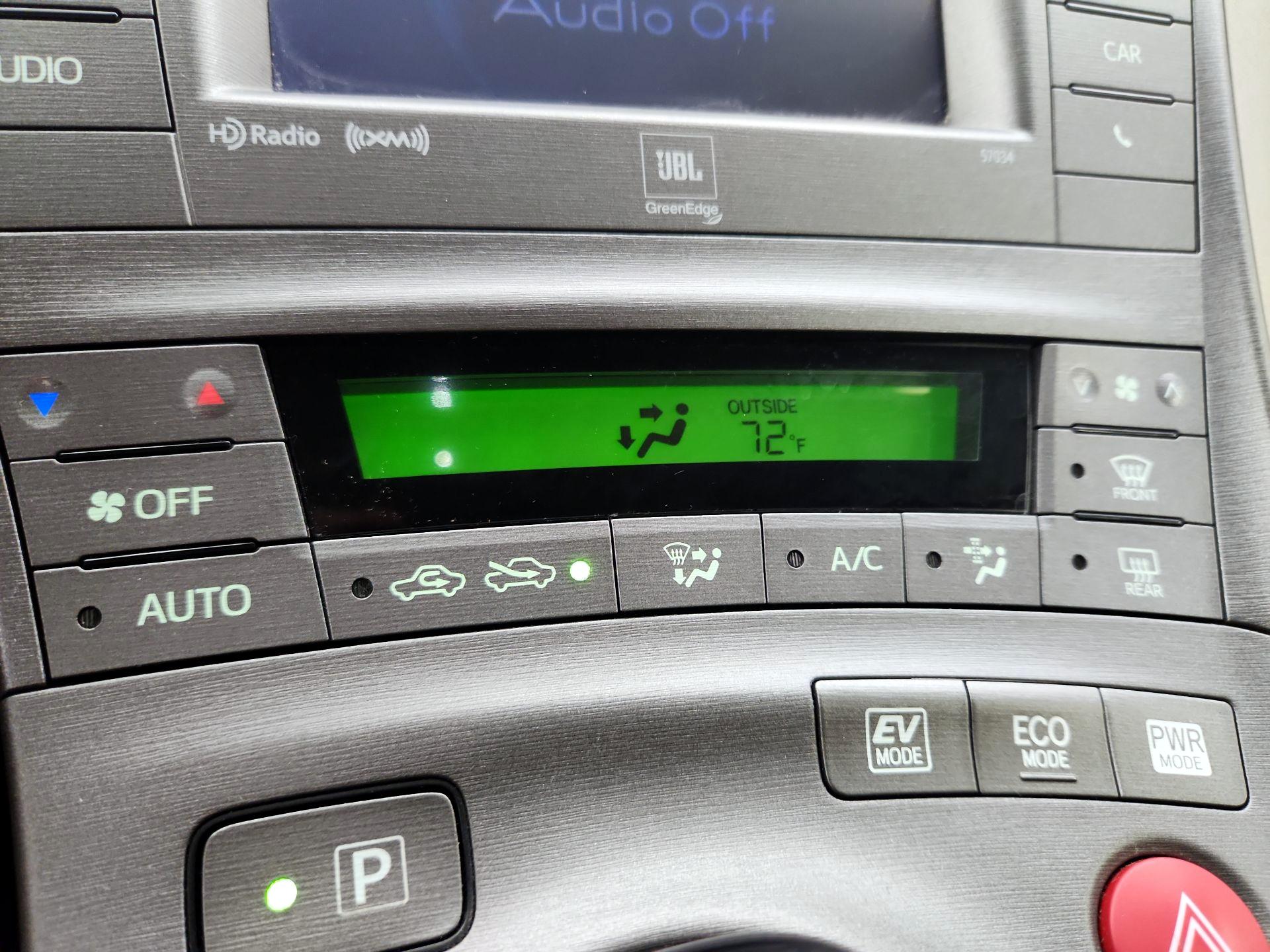 Thumbnail: 2015 Toyota Prius - 16