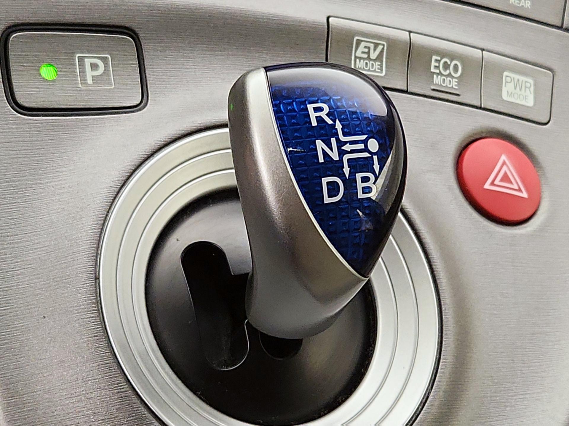 Thumbnail: 2015 Toyota Prius - 17