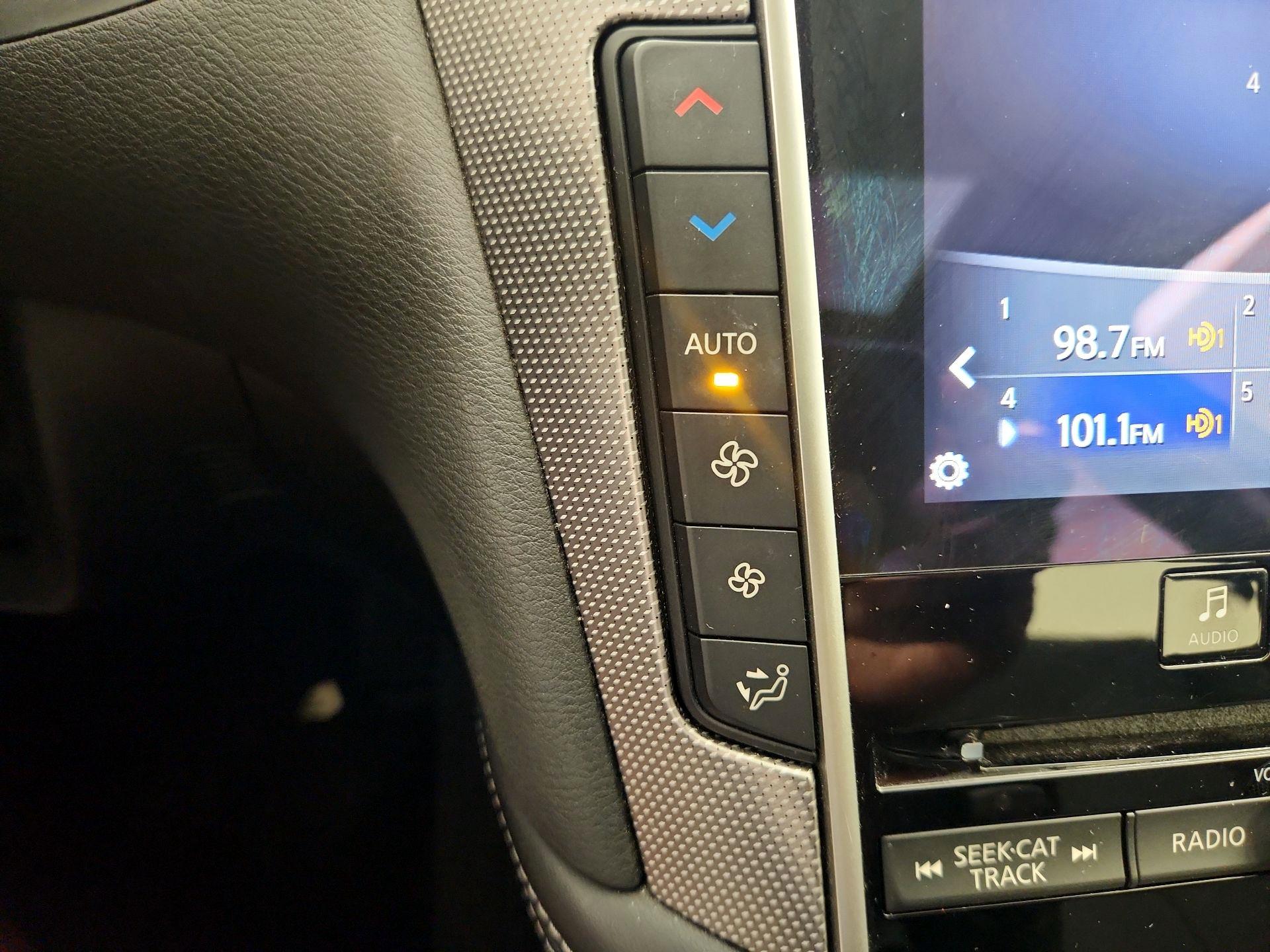 Thumbnail: 2015 INFINITI Q50 - 17