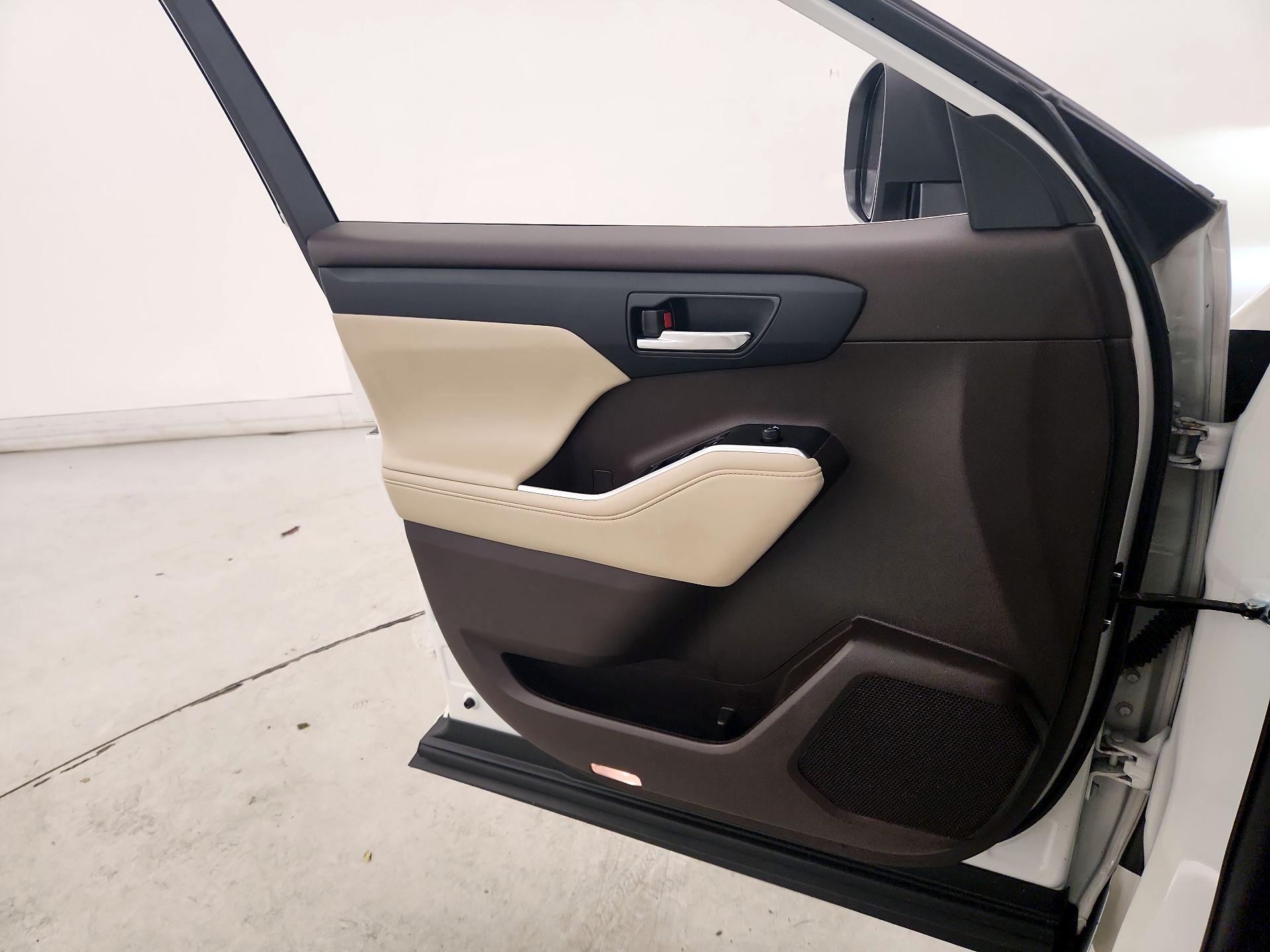 Thumbnail: 2021 Toyota Highlander - 12