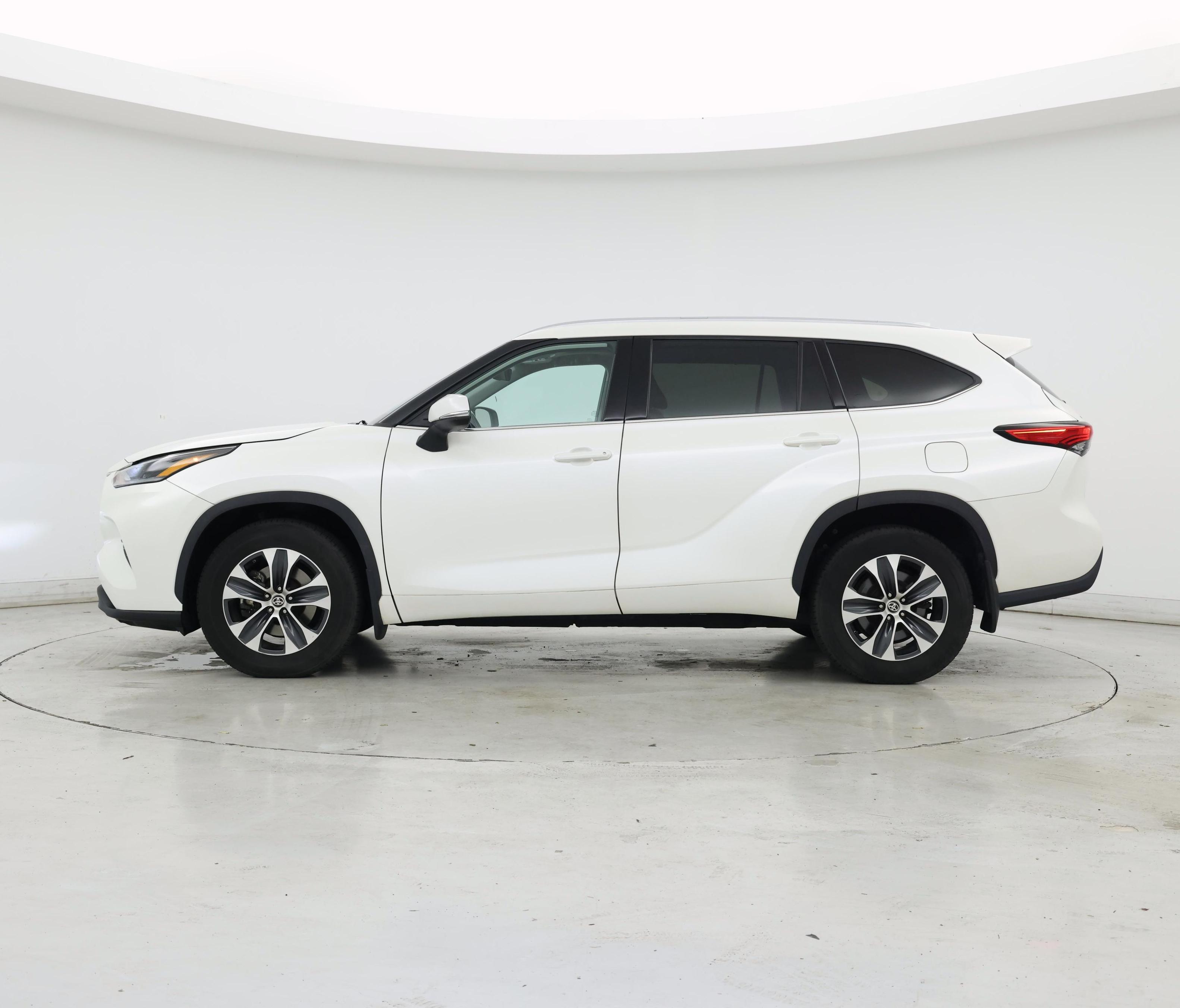 Thumbnail: 2021 Toyota Highlander - 3