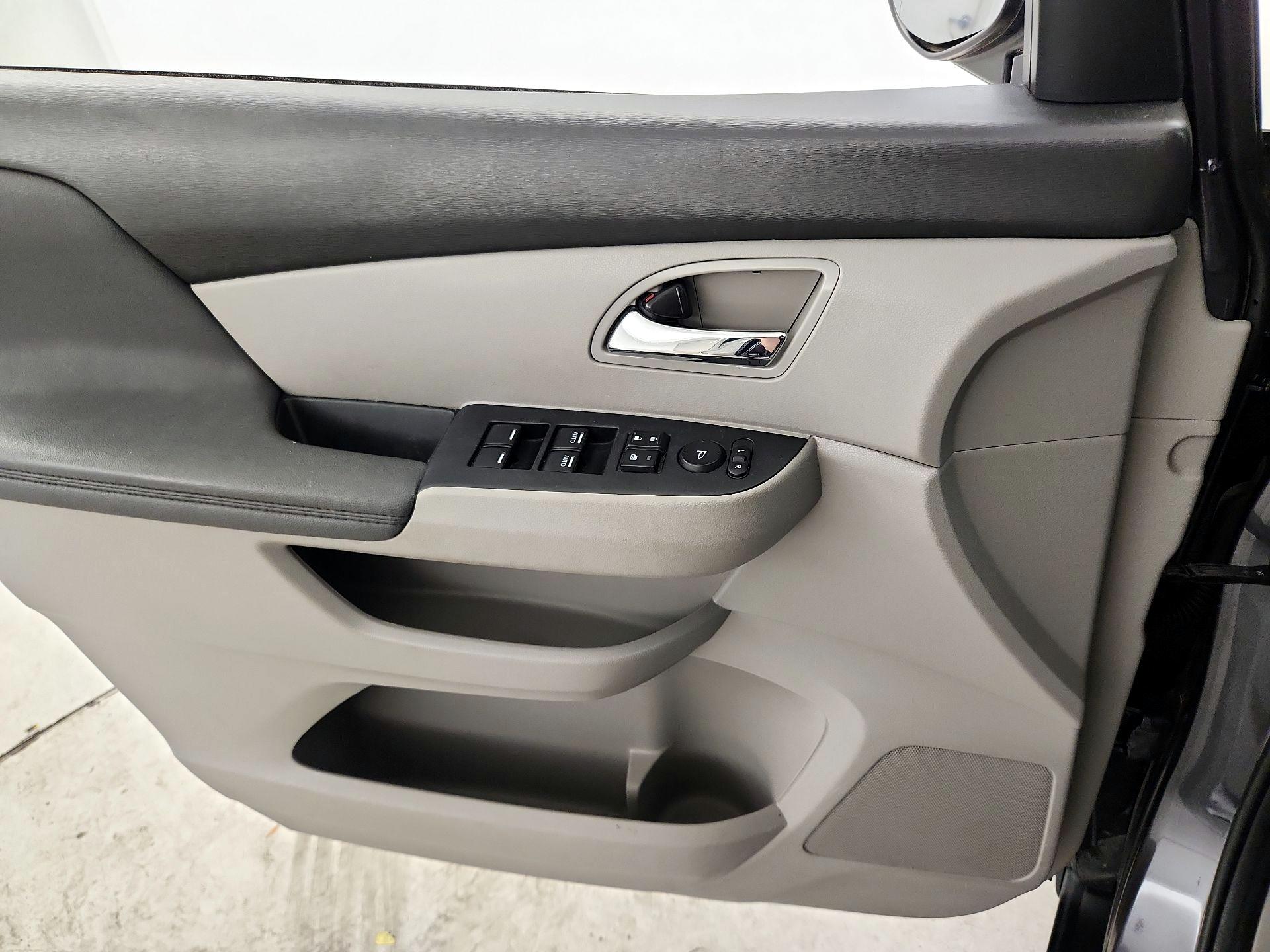 Thumbnail: 2015 Honda Odyssey - 12