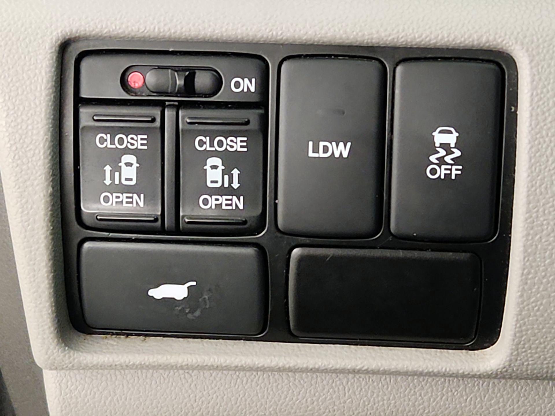 Thumbnail: 2015 Honda Odyssey - 13