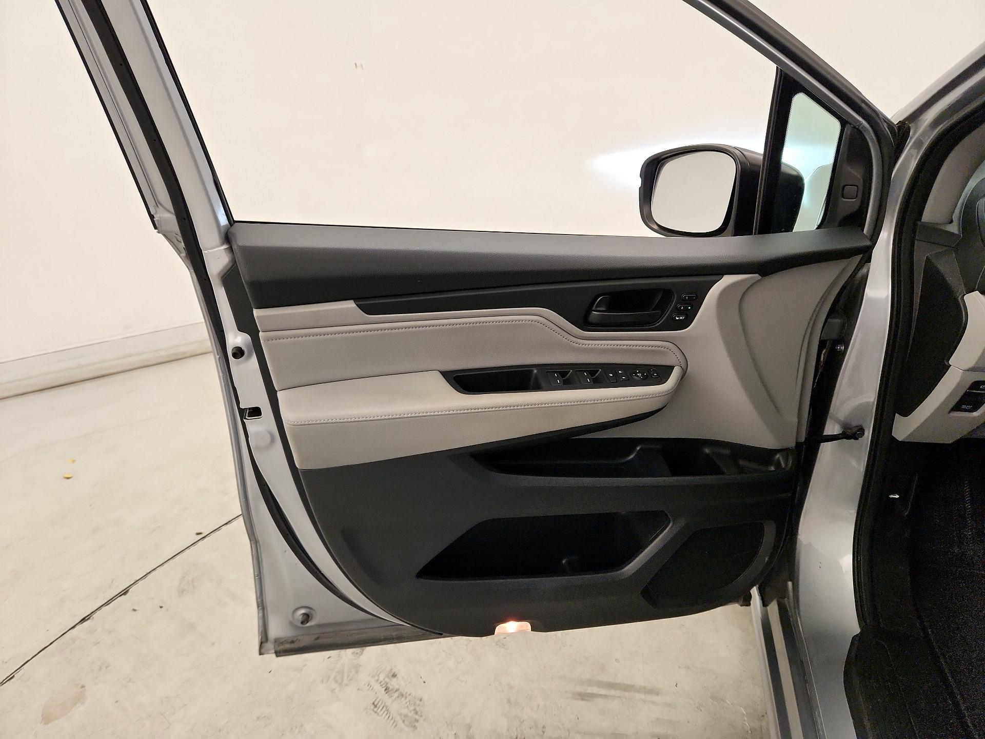 Thumbnail: 2018 Honda Odyssey - 12