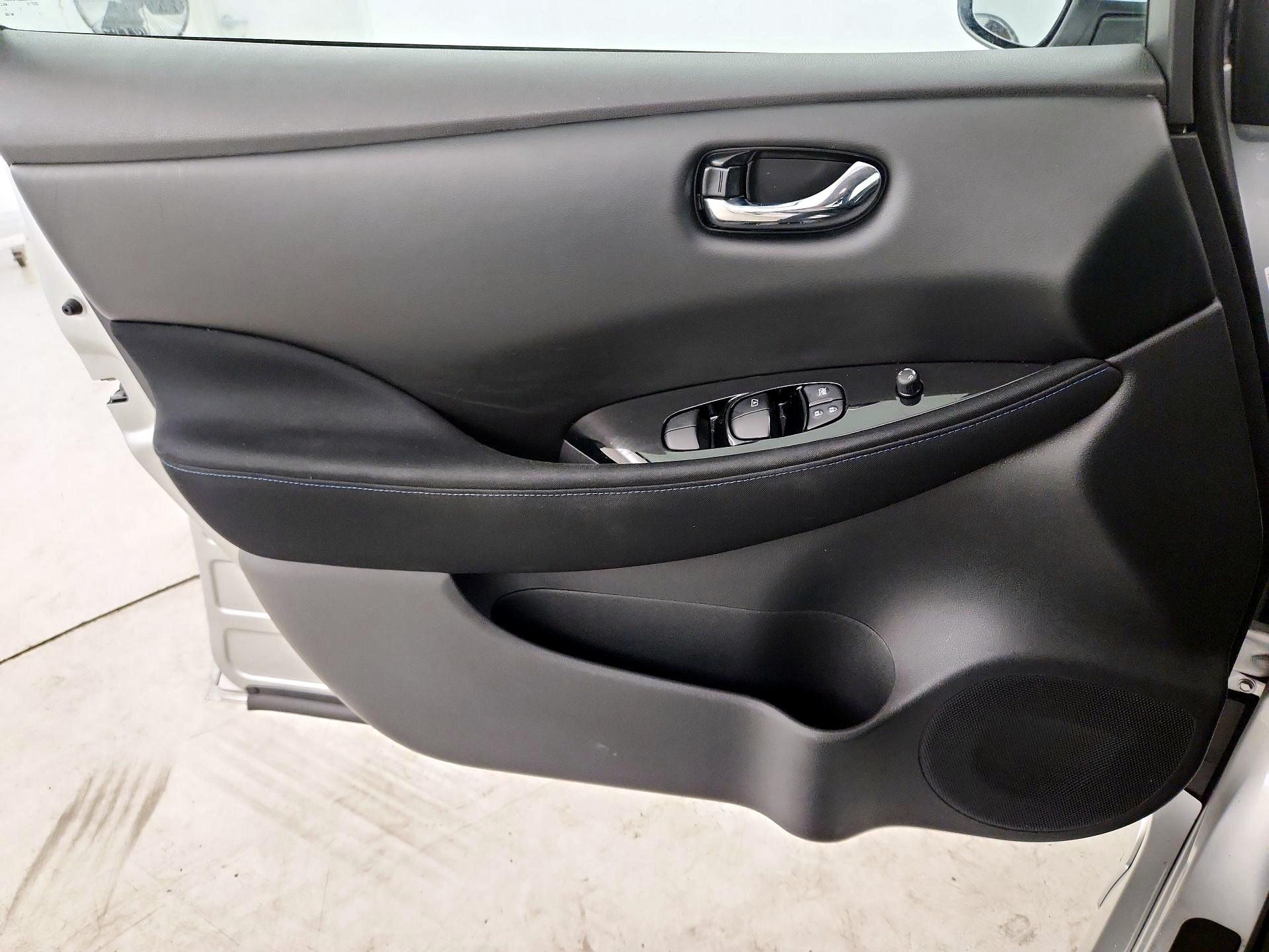 Thumbnail: 2019 Nissan Leaf - 12