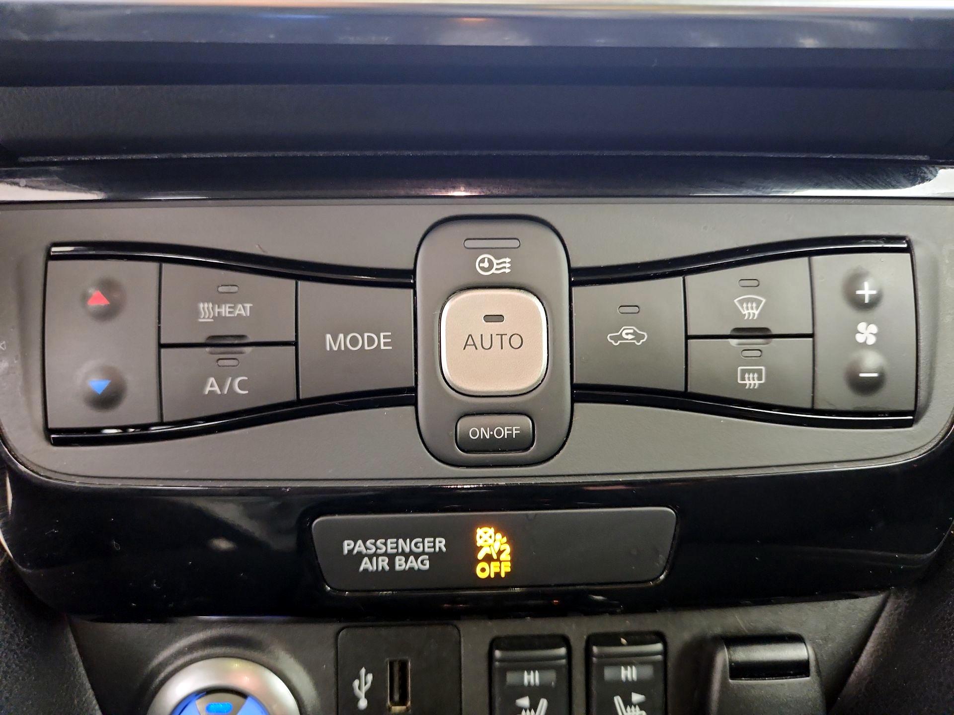 Thumbnail: 2019 Nissan Leaf - 17