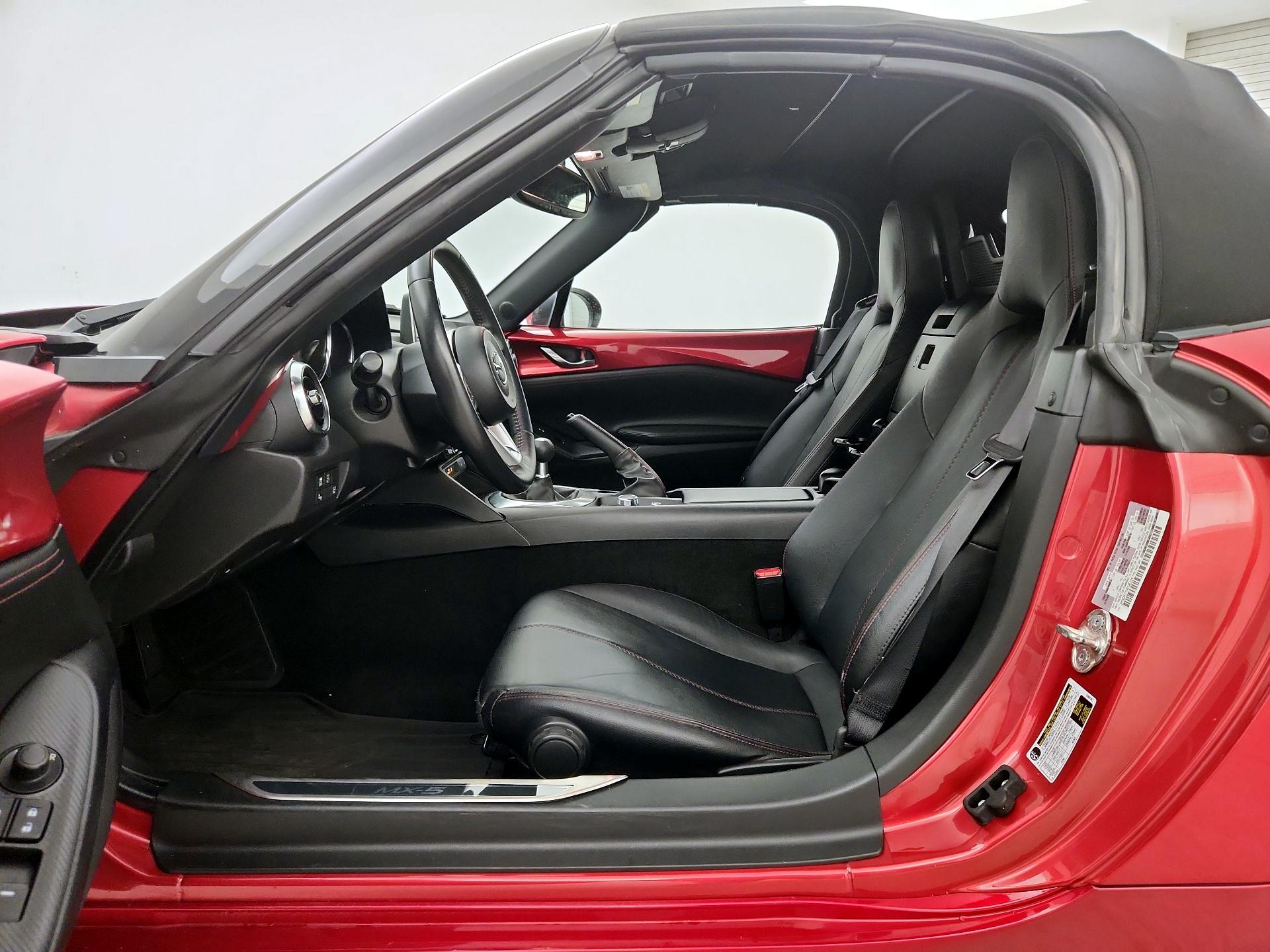 Thumbnail: 2017 Mazda MX-5 Miata - 11