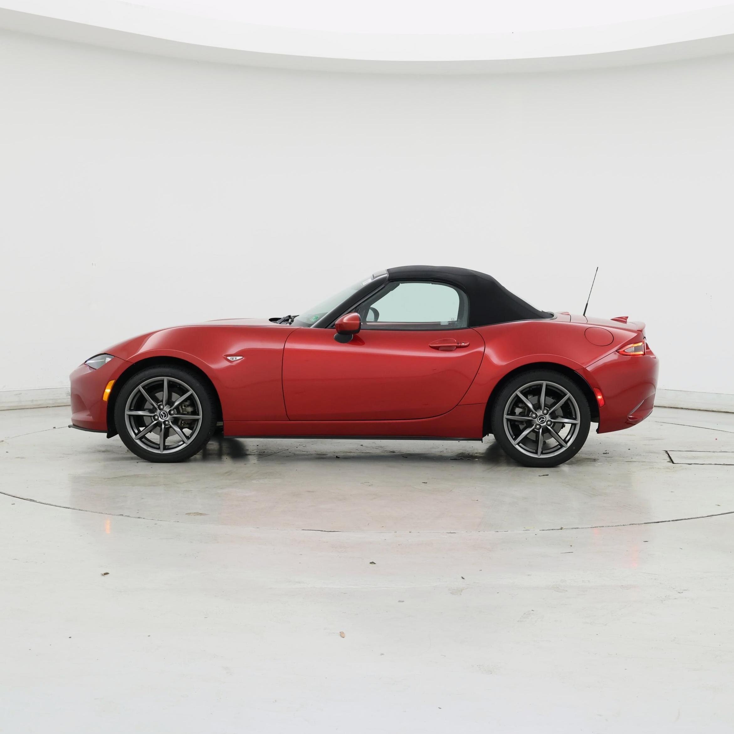Thumbnail: 2017 Mazda MX-5 Miata - 3