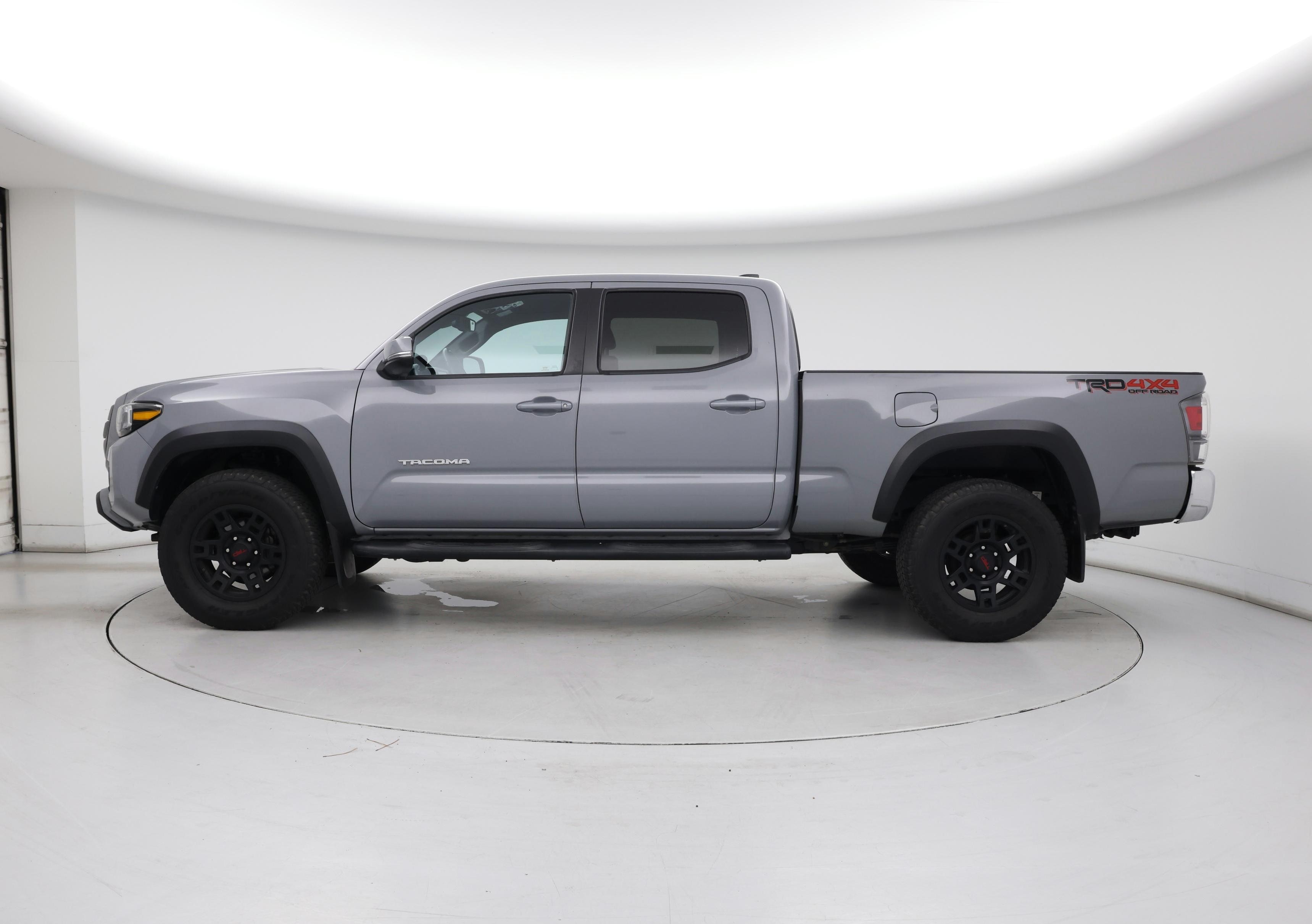 Thumbnail: 2020 Toyota Tacoma - 3