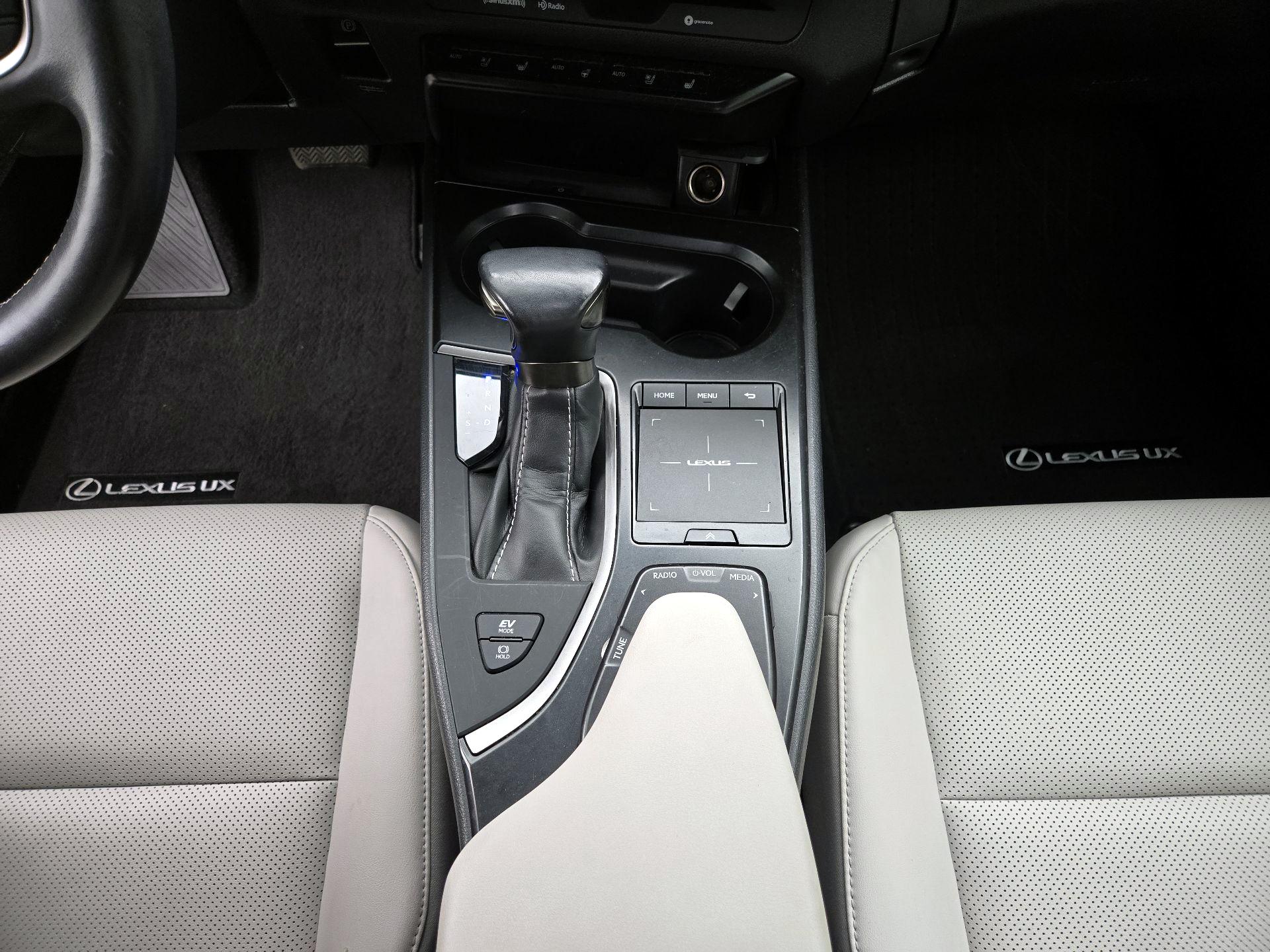 Thumbnail: 2019 Lexus UX - 17