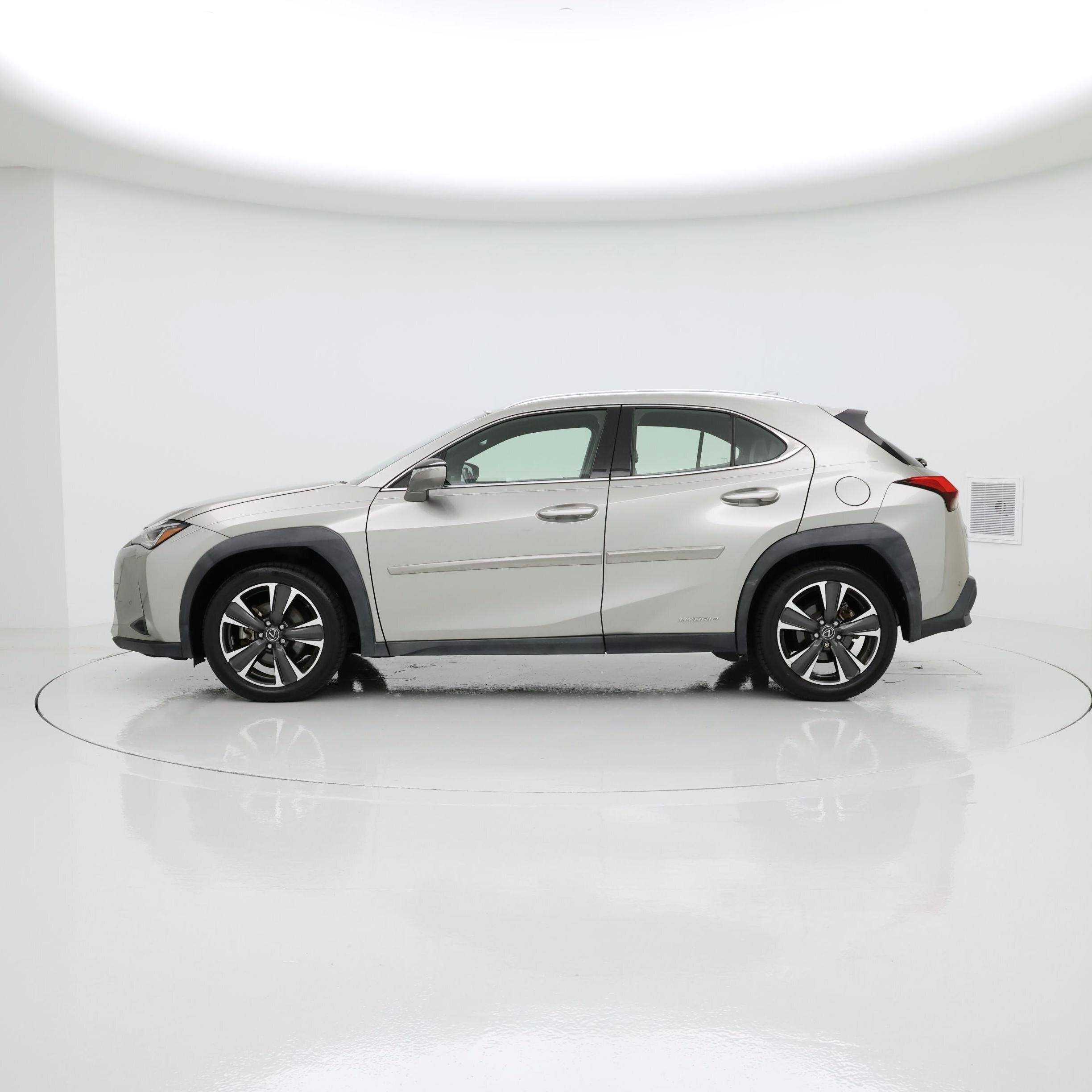 Thumbnail: 2019 Lexus UX - 3