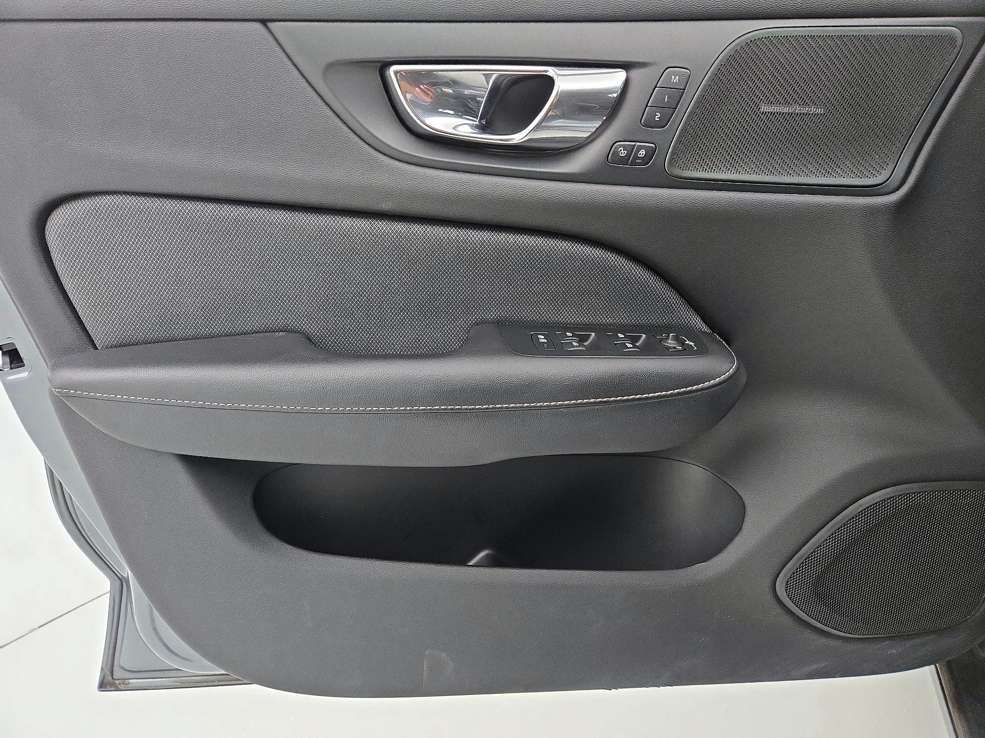 Thumbnail: 2019 Volvo S60 - 12
