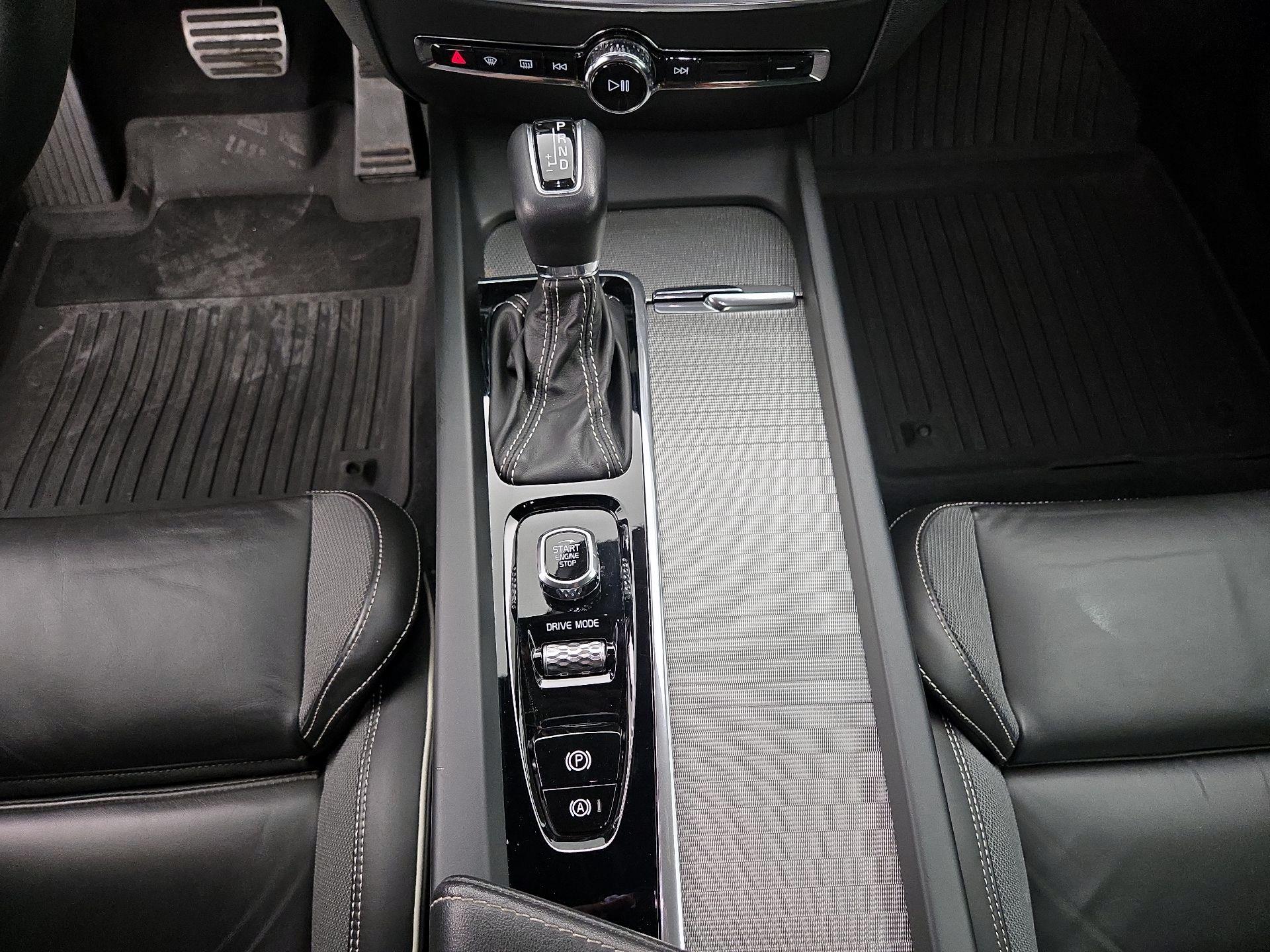 Thumbnail: 2019 Volvo S60 - 18