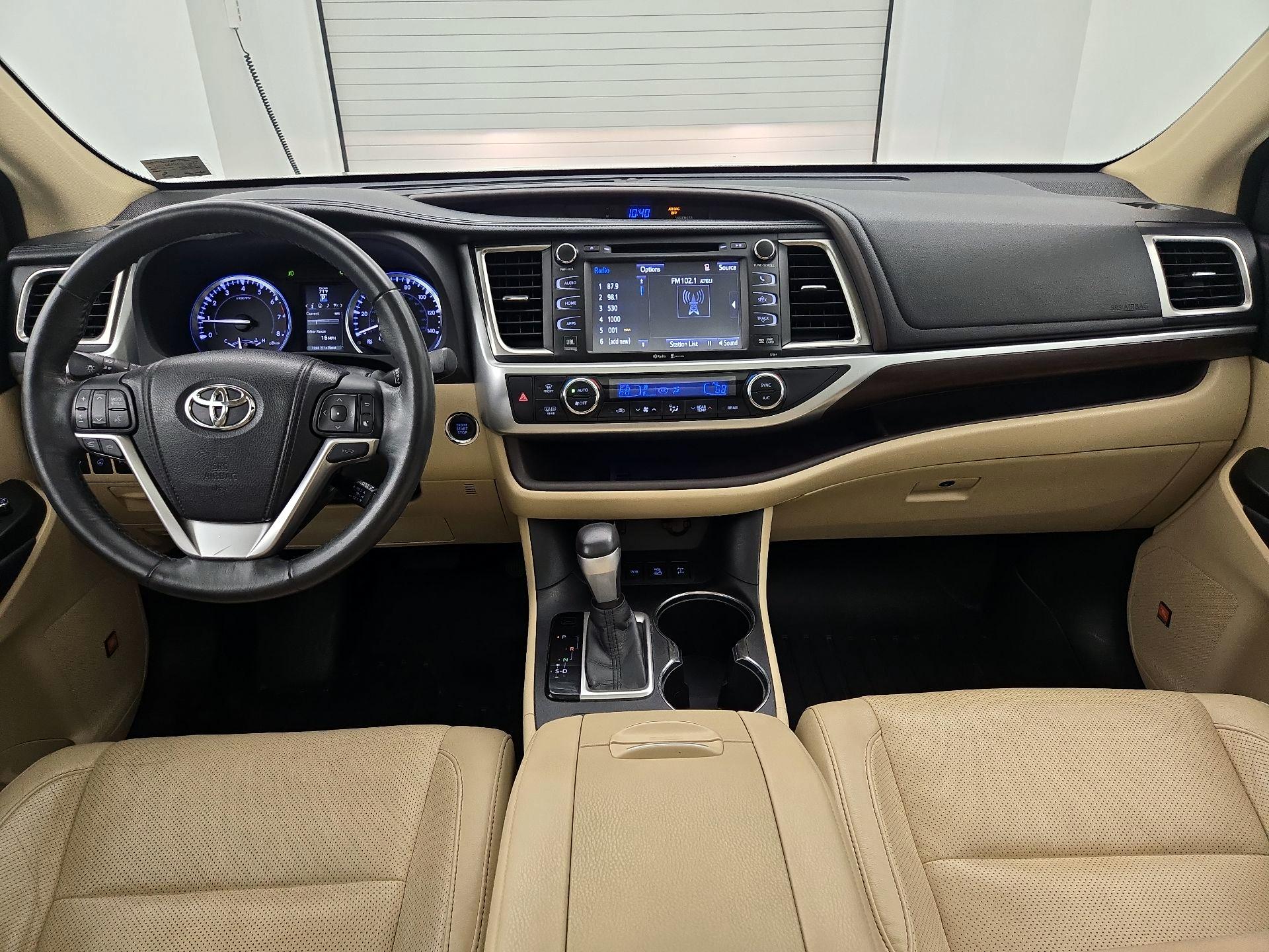 Thumbnail: 2014 Toyota Highlander - 9