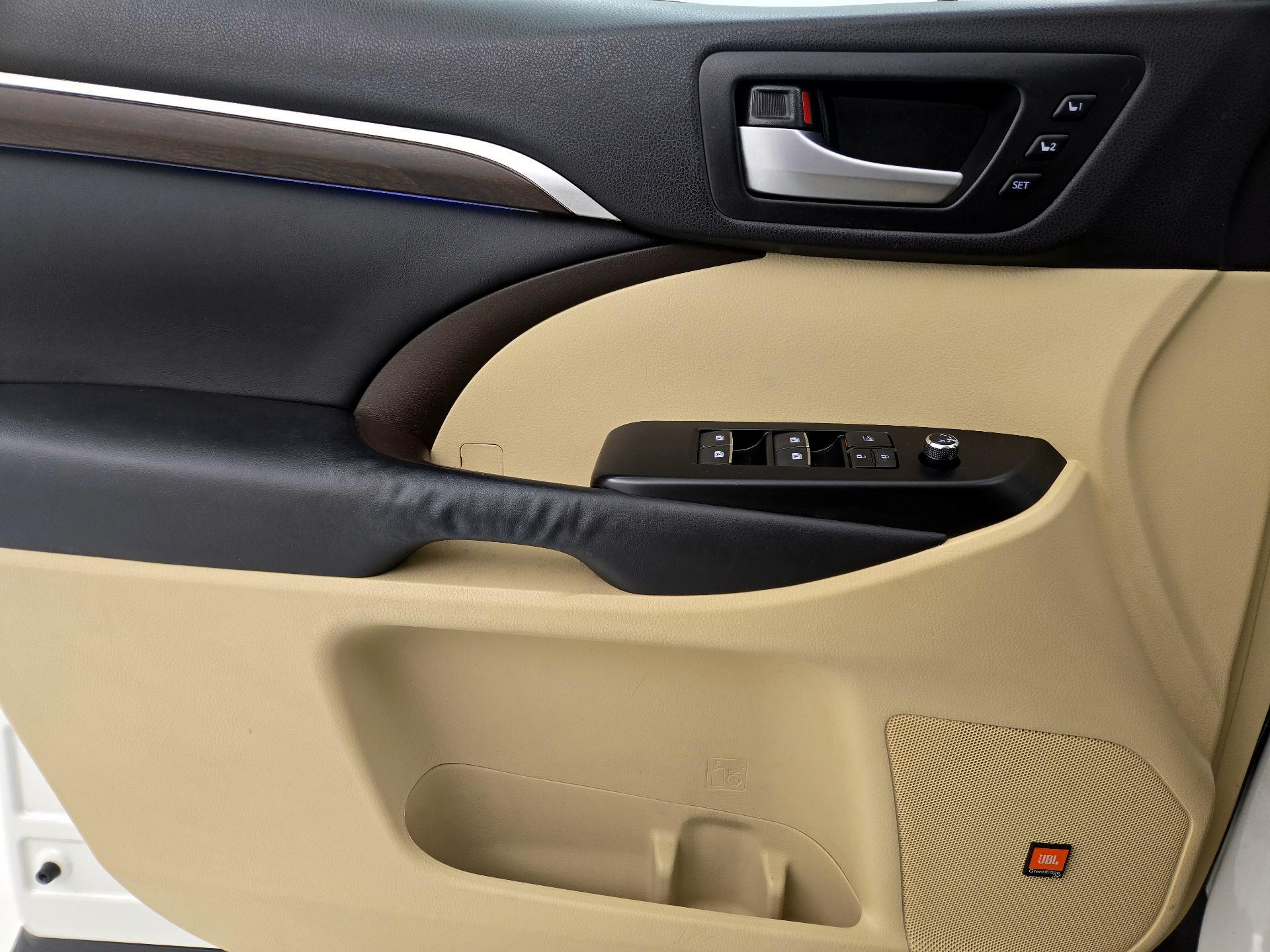 Thumbnail: 2014 Toyota Highlander - 12