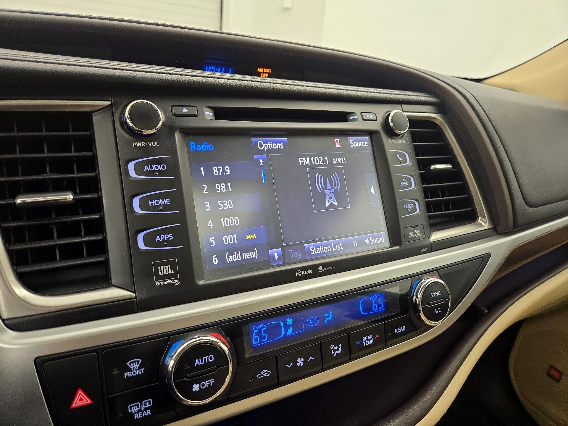 Thumbnail: 2014 Toyota Highlander - 16