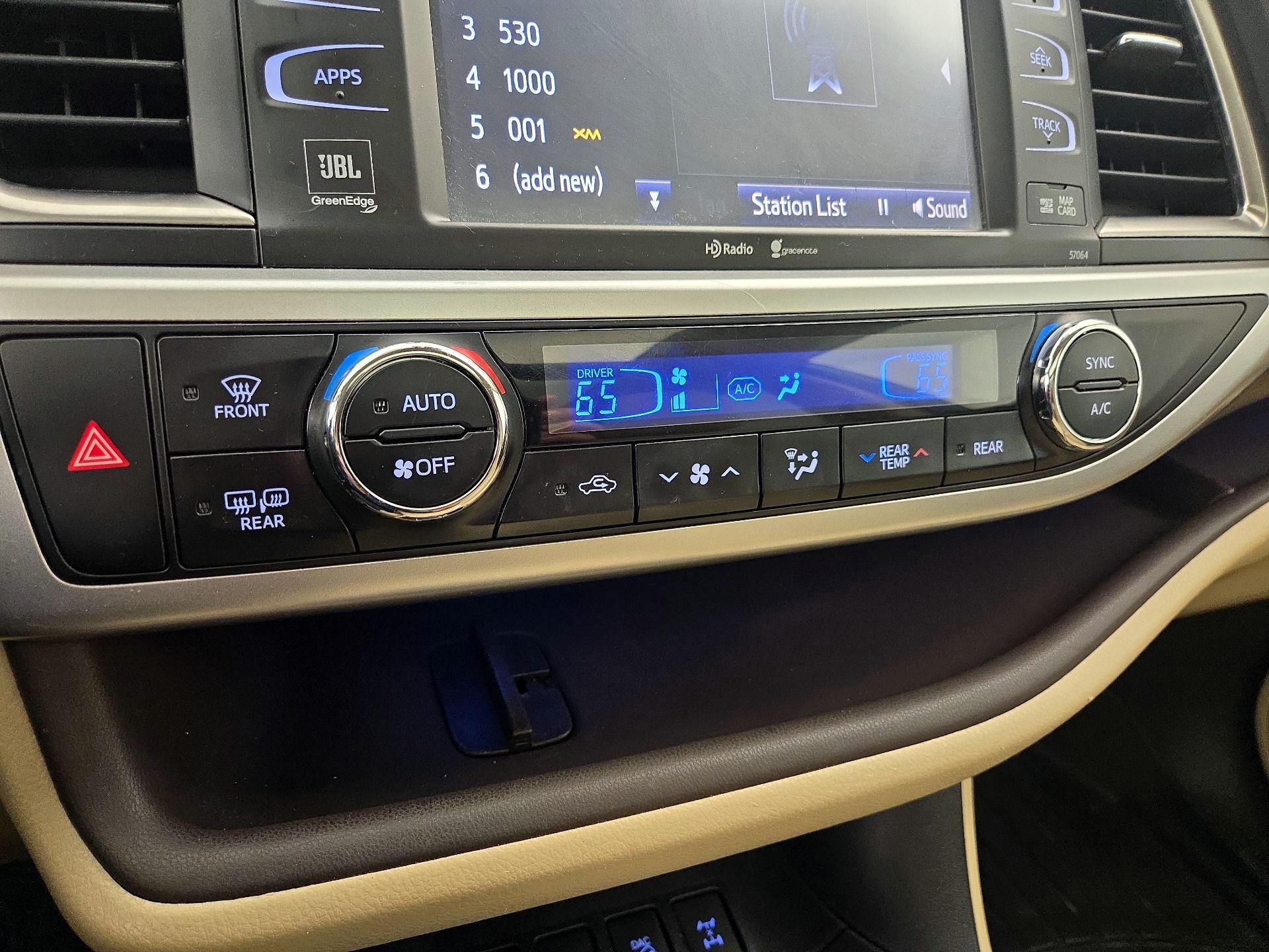 Thumbnail: 2014 Toyota Highlander - 17