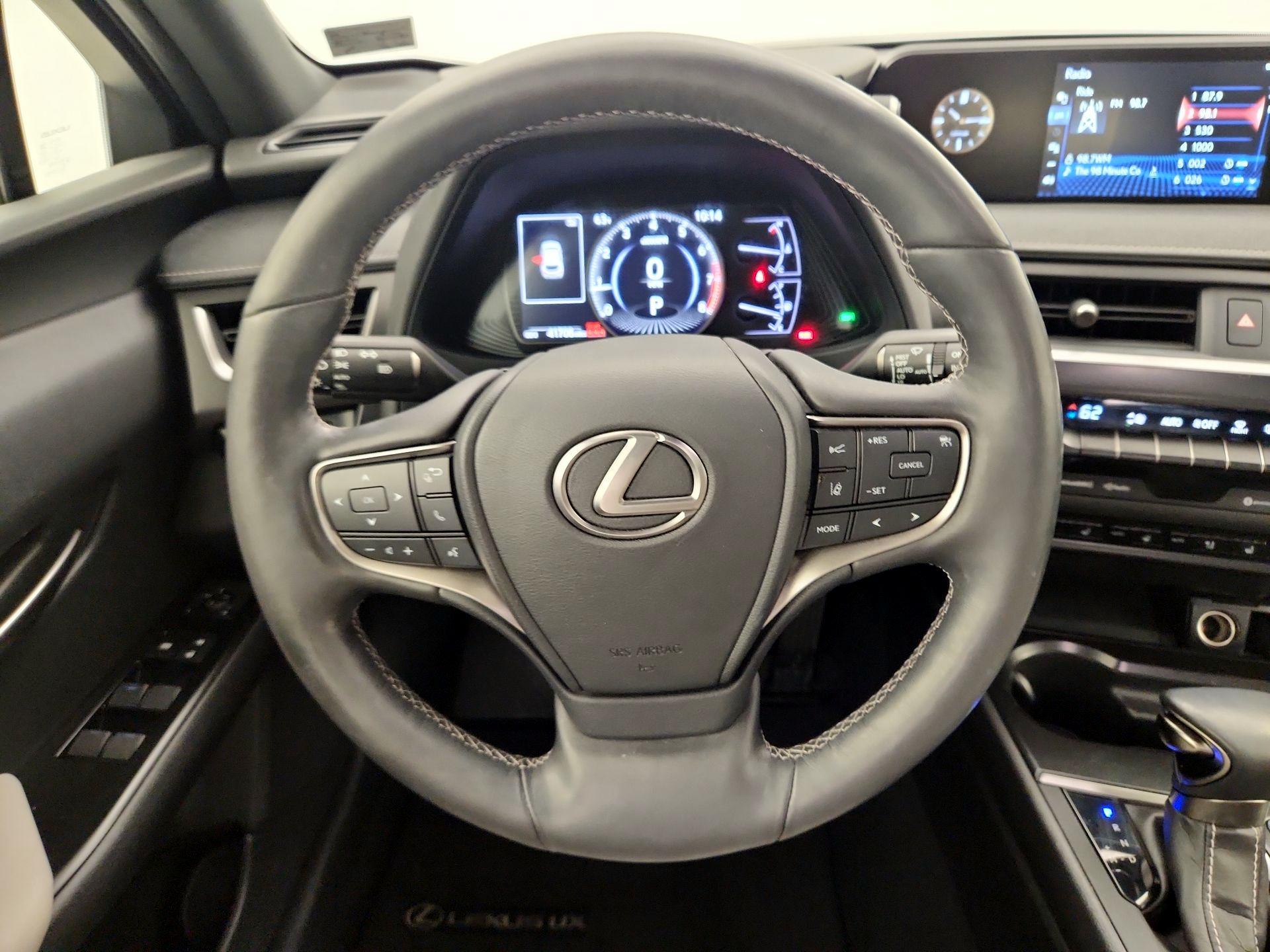 Thumbnail: 2020 Lexus UX - 10