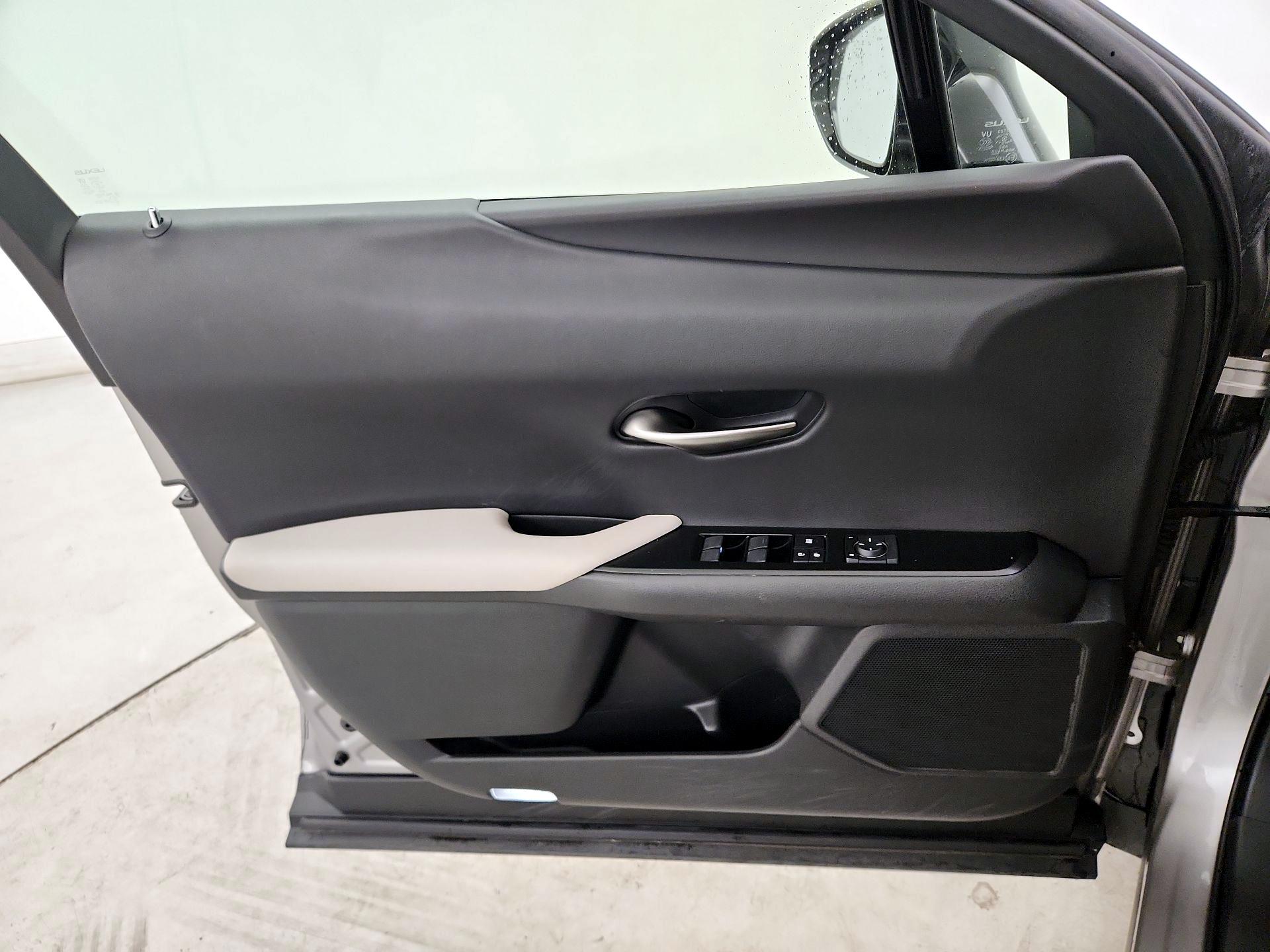Thumbnail: 2020 Lexus UX - 12