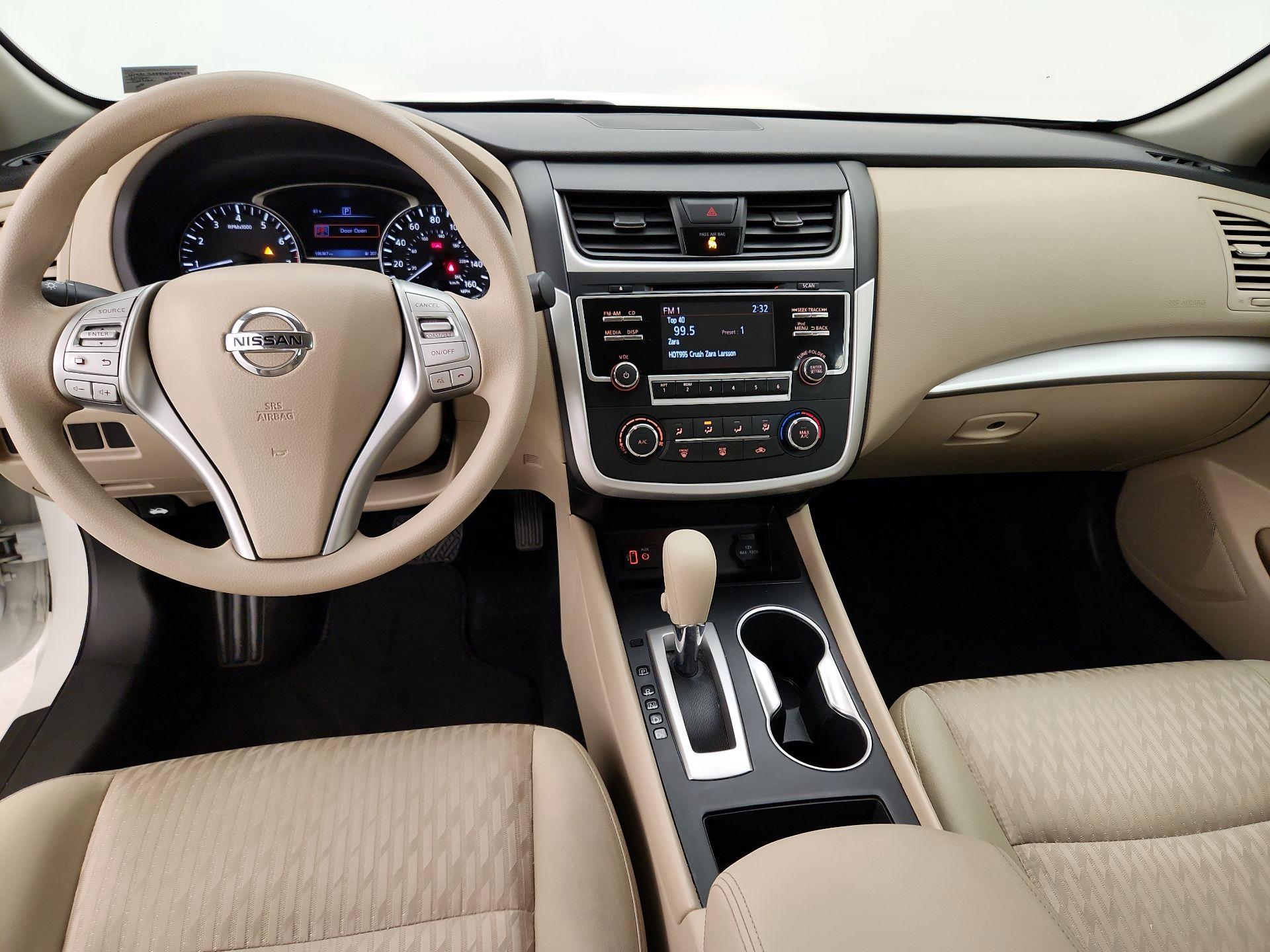 Thumbnail: 2017 Nissan Altima - 9
