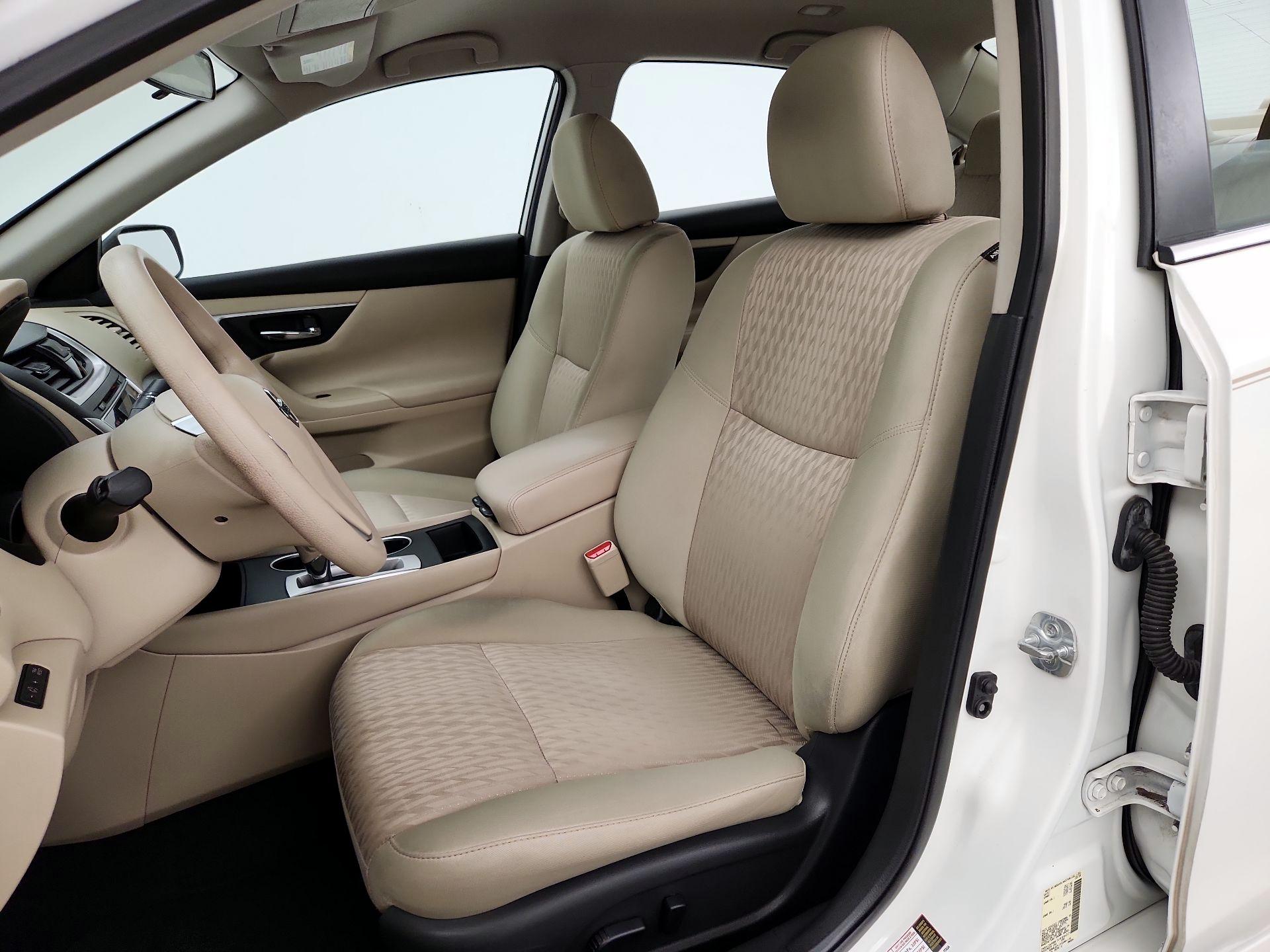 Thumbnail: 2017 Nissan Altima - 11