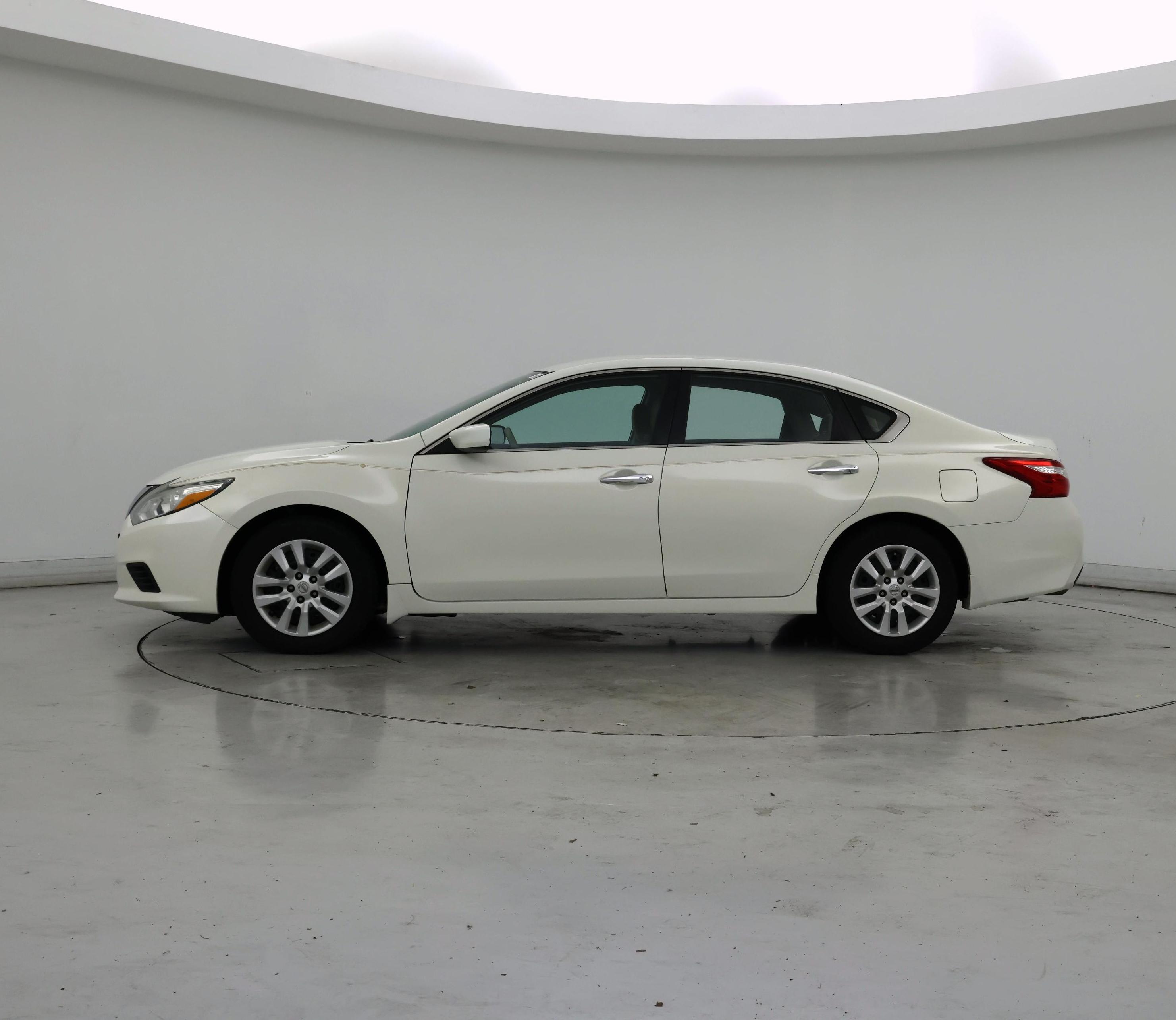 Thumbnail: 2017 Nissan Altima - 3