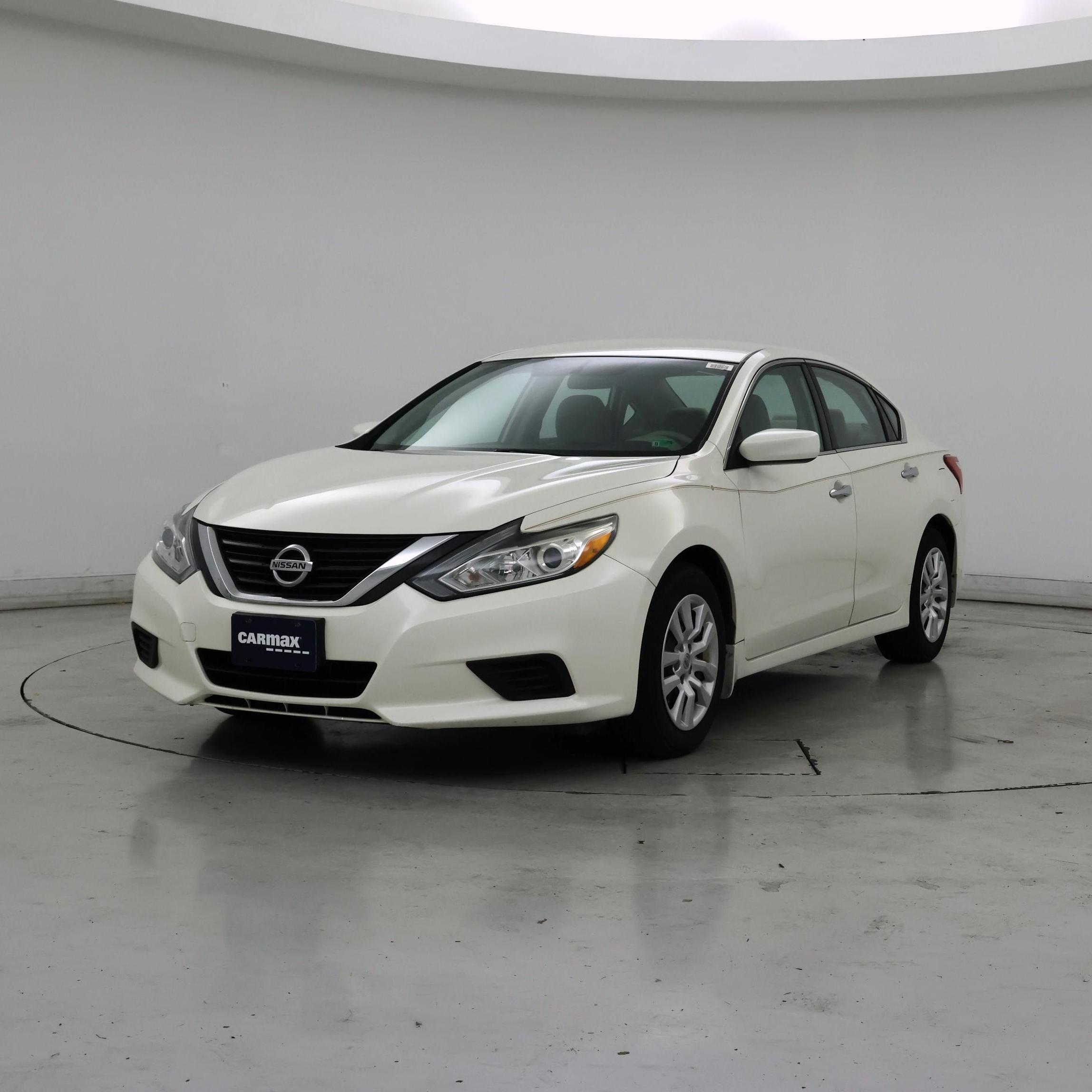 Thumbnail: 2017 Nissan Altima - 4
