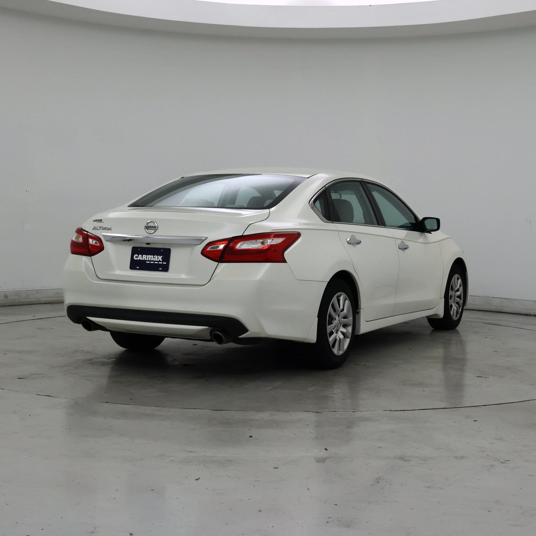 Thumbnail: 2017 Nissan Altima - 8