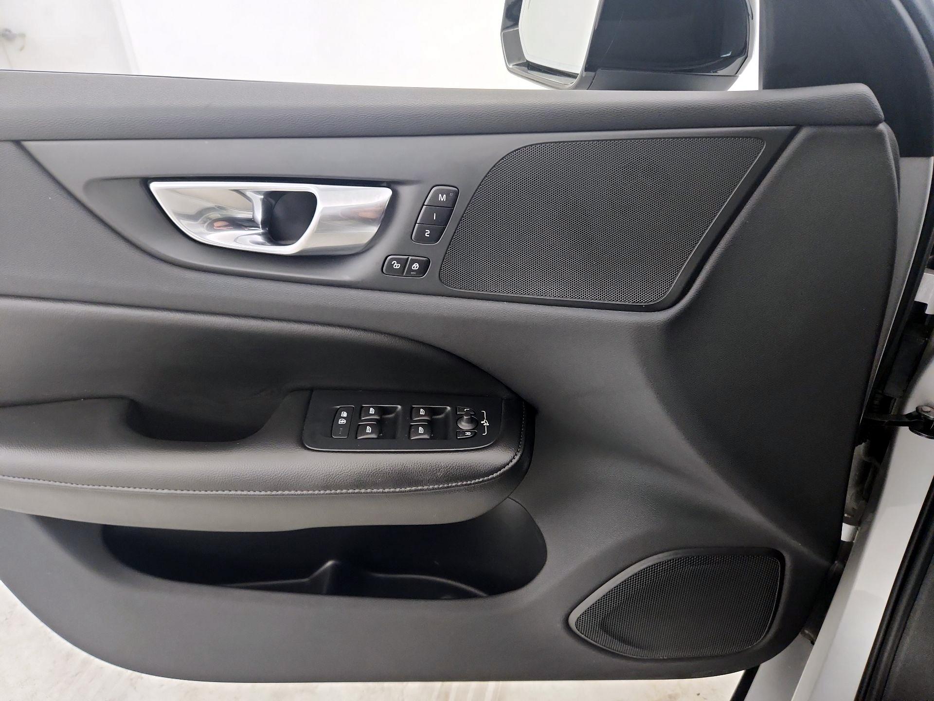 Thumbnail: 2022 Volvo S60 - 12