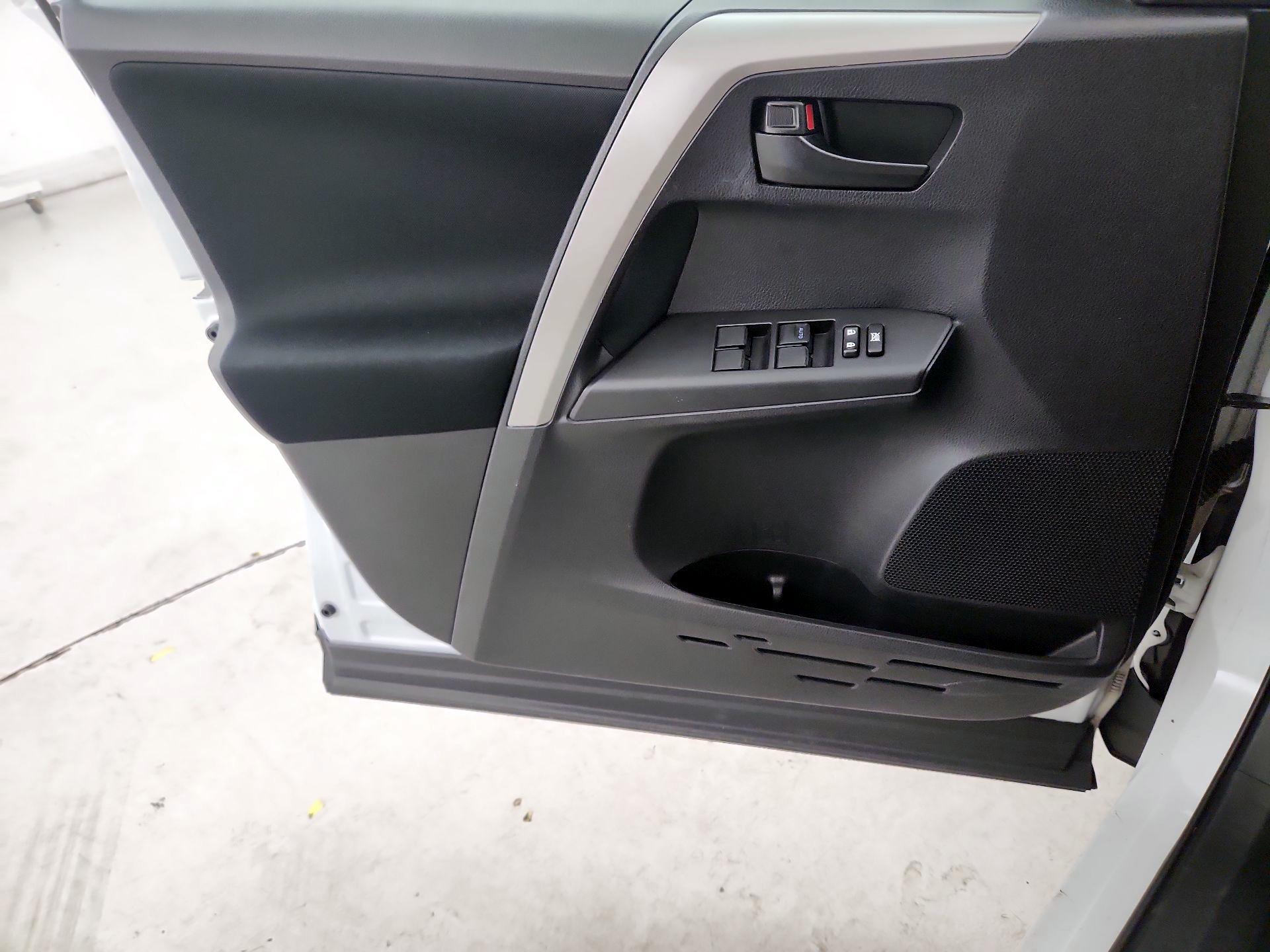 Thumbnail: 2018 Toyota RAV4 - 12