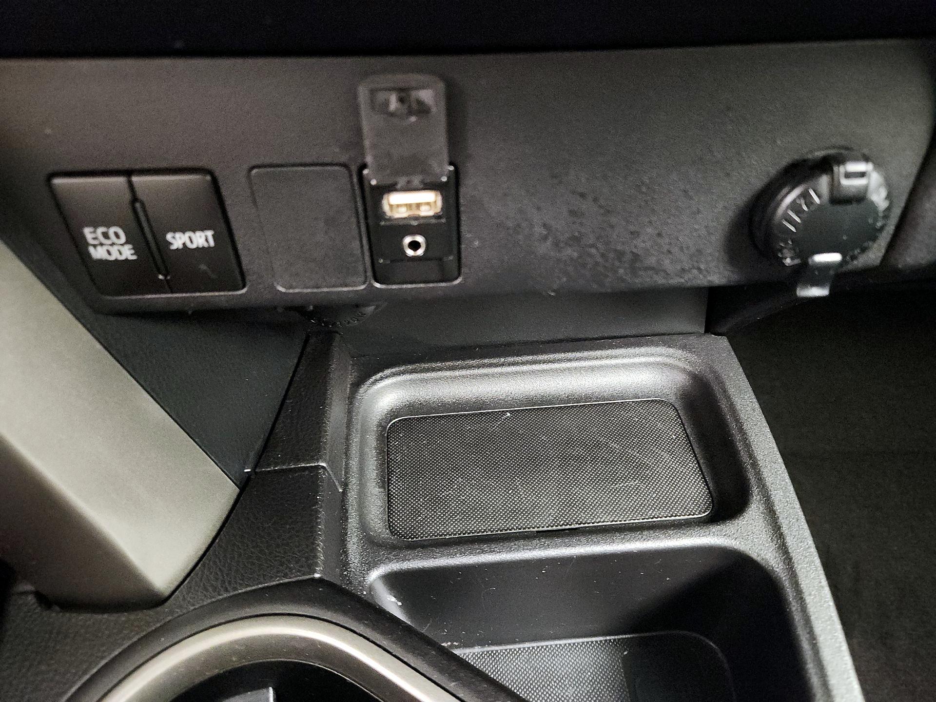 Thumbnail: 2018 Toyota RAV4 - 18