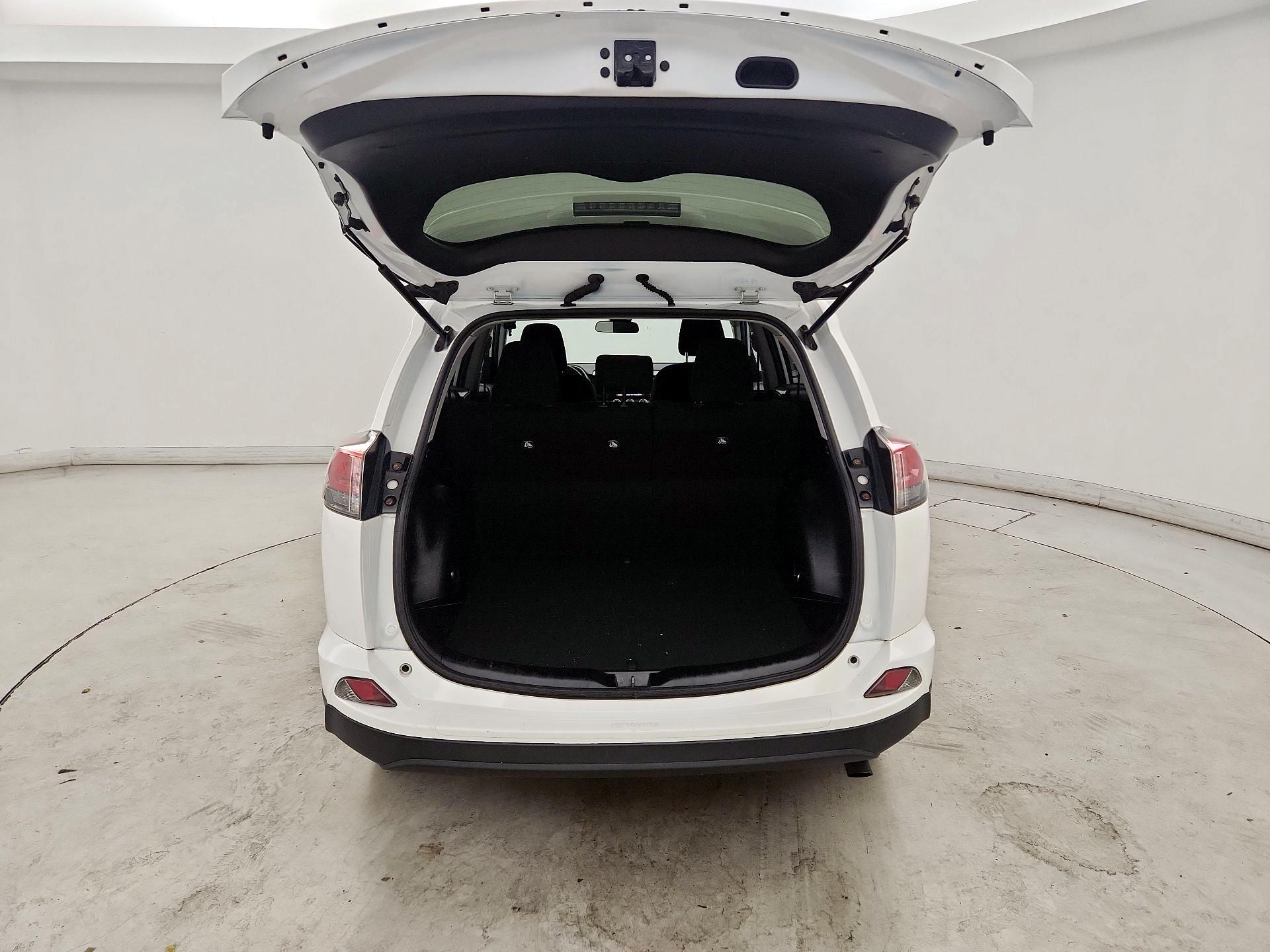 Thumbnail: 2018 Toyota RAV4 - 20