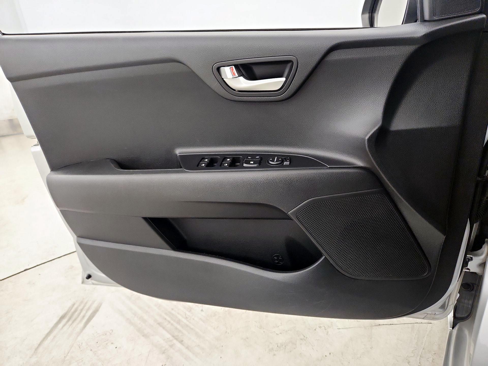 Thumbnail: 2019 Kia Rio - 12