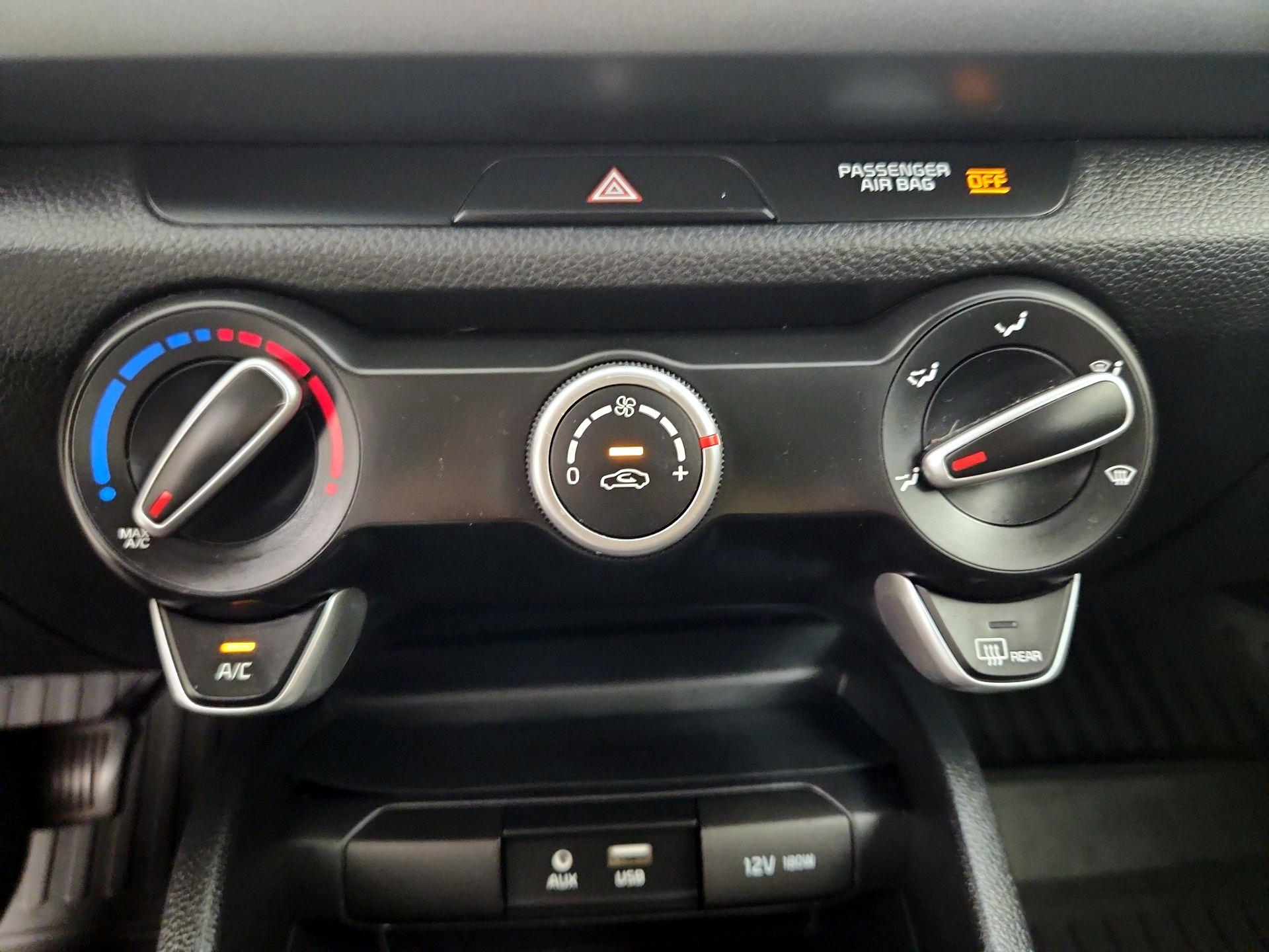 Thumbnail: 2019 Kia Rio - 16