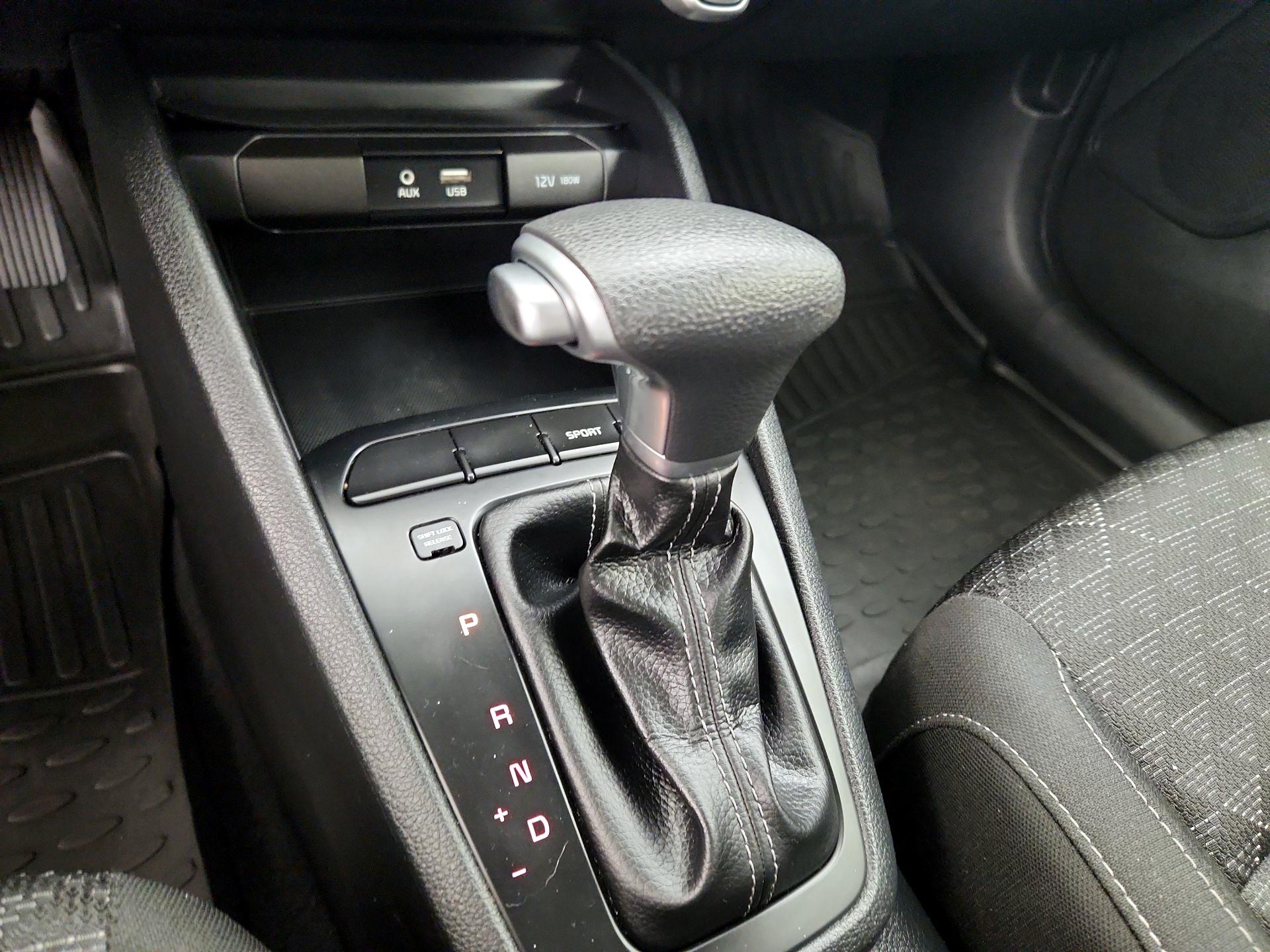Thumbnail: 2019 Kia Rio - 17