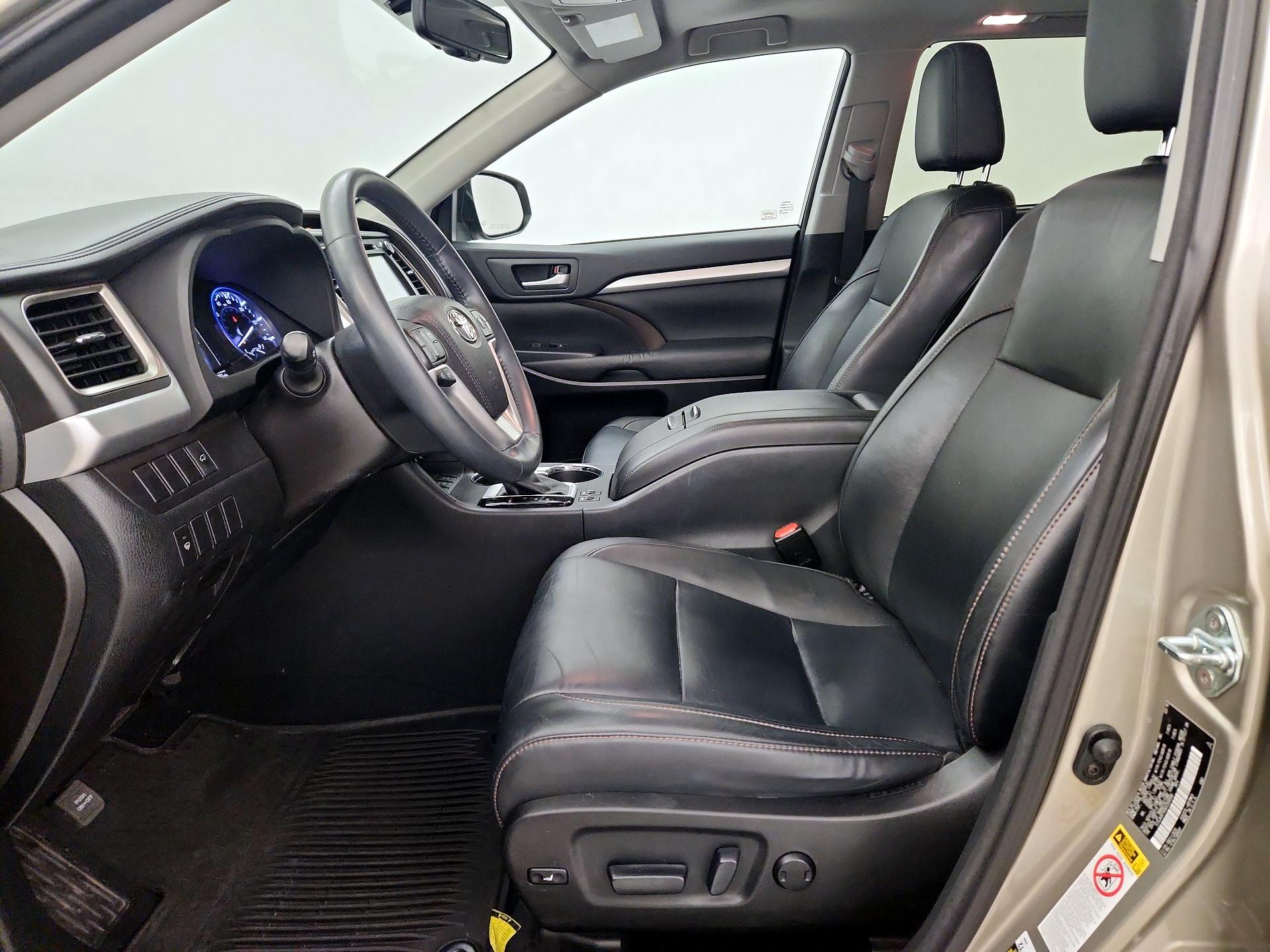 Thumbnail: 2016 Toyota Highlander - 11