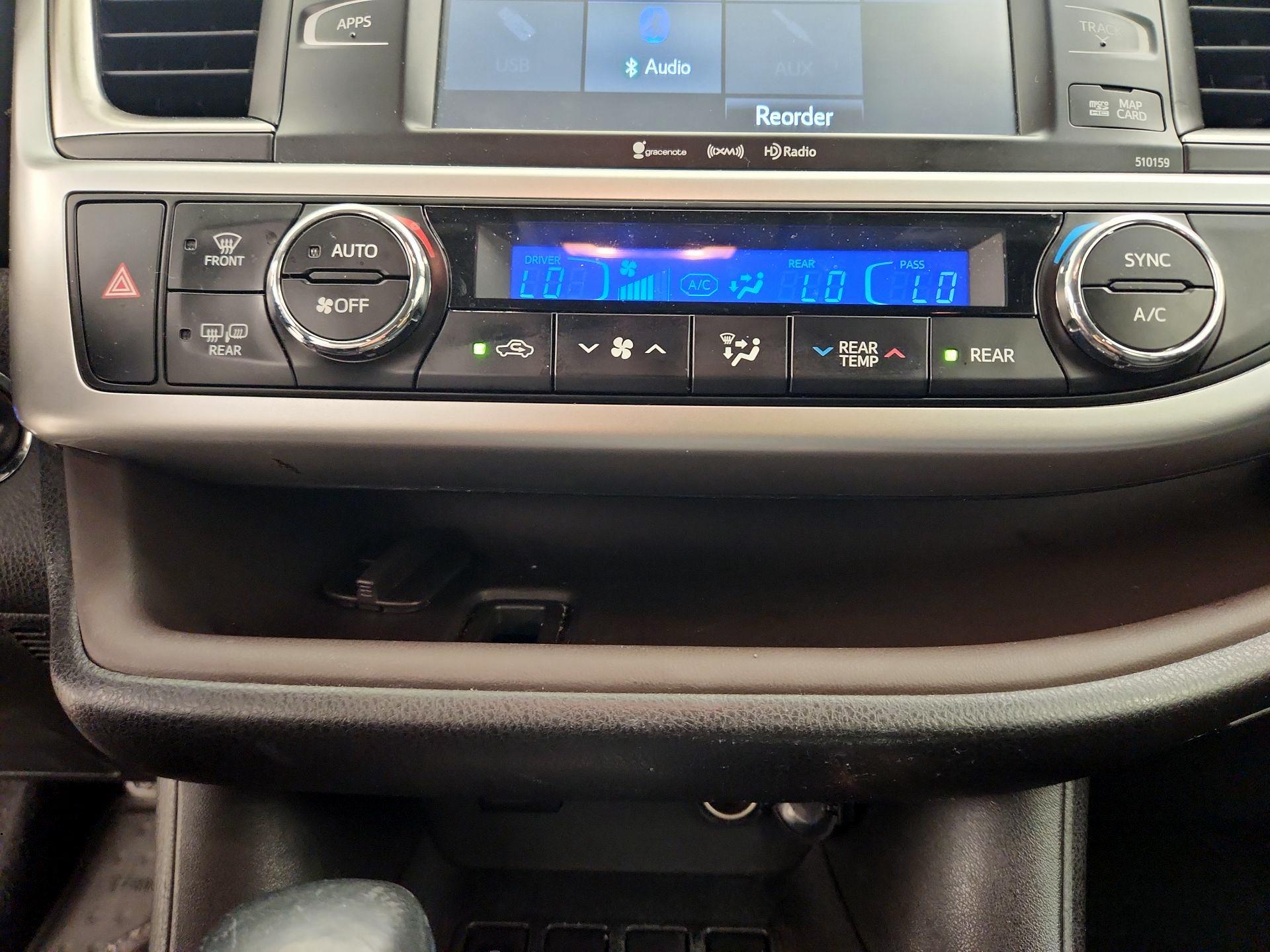 Thumbnail: 2016 Toyota Highlander - 16