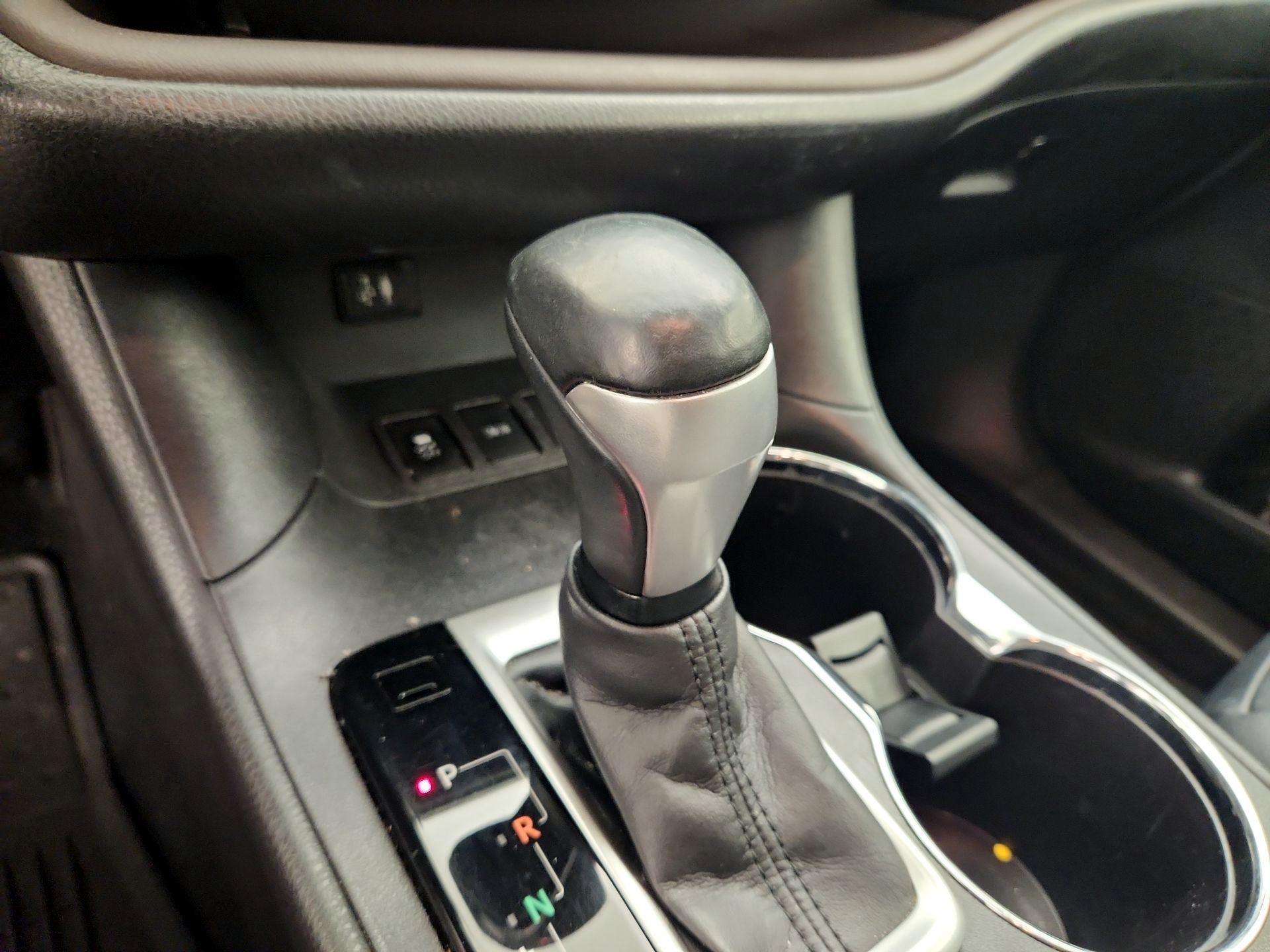 Thumbnail: 2016 Toyota Highlander - 17