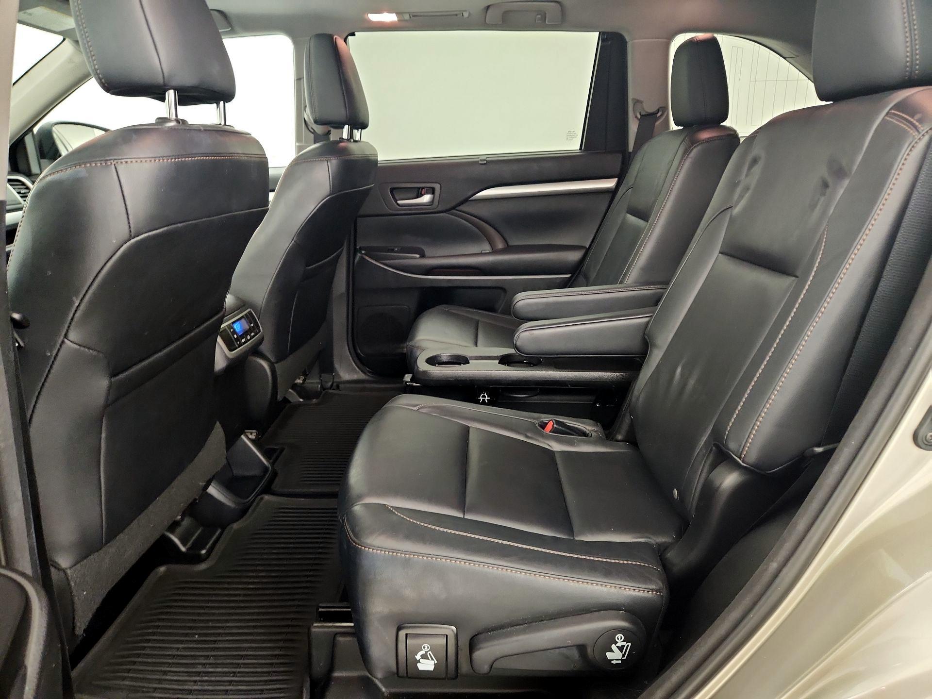 Thumbnail: 2016 Toyota Highlander - 20