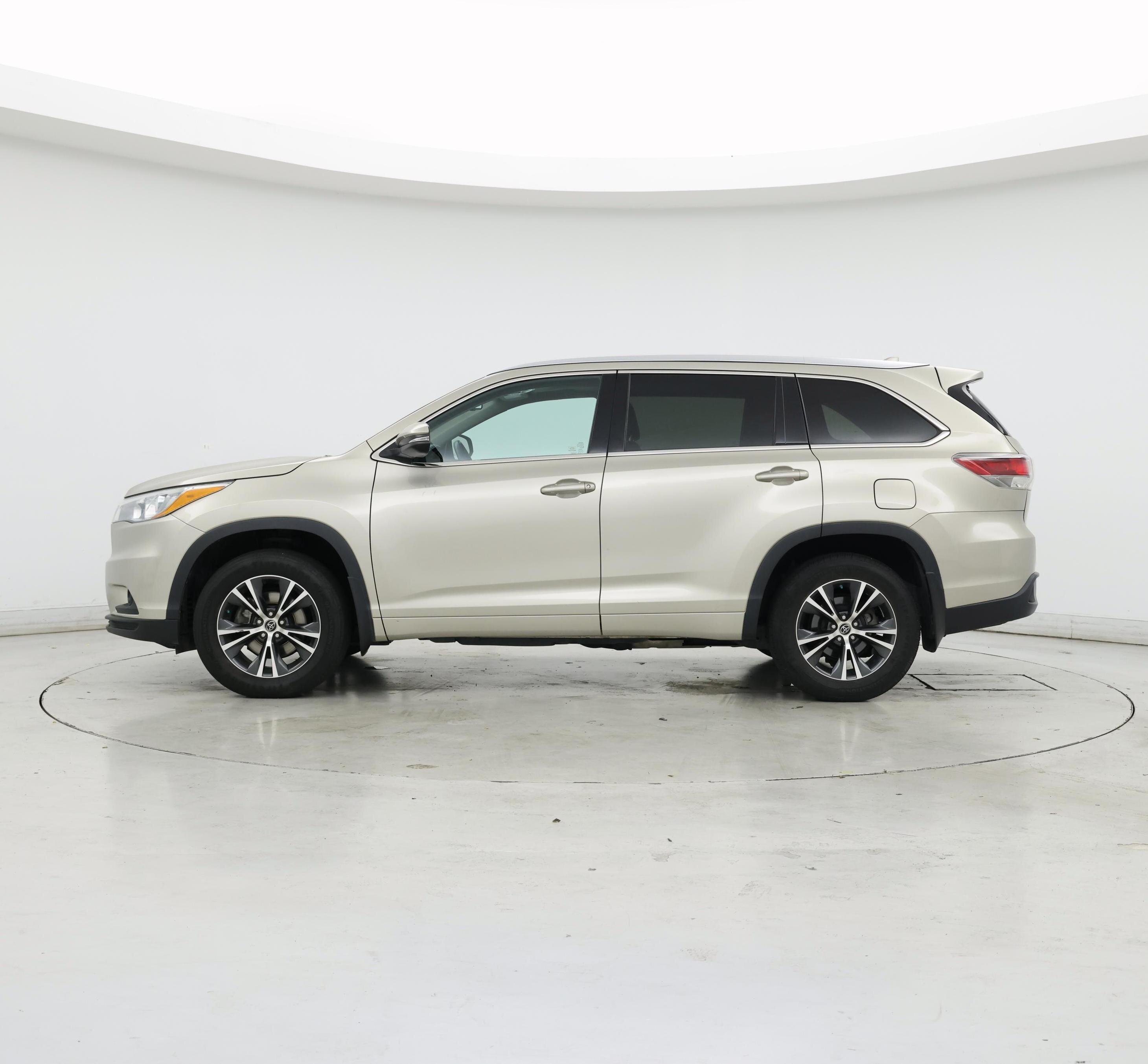 Thumbnail: 2016 Toyota Highlander - 3