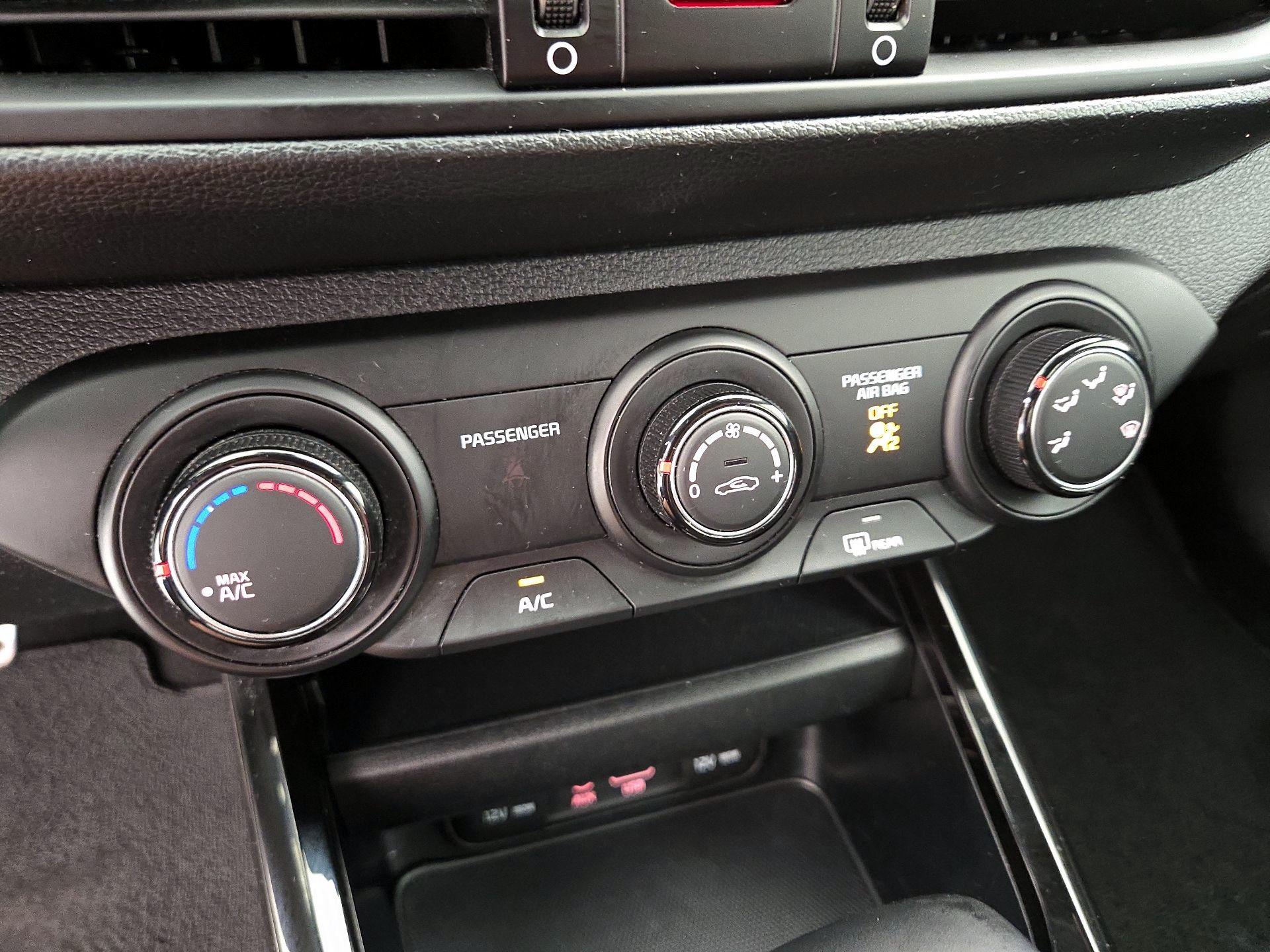 Thumbnail: 2020 Kia Forte - 16