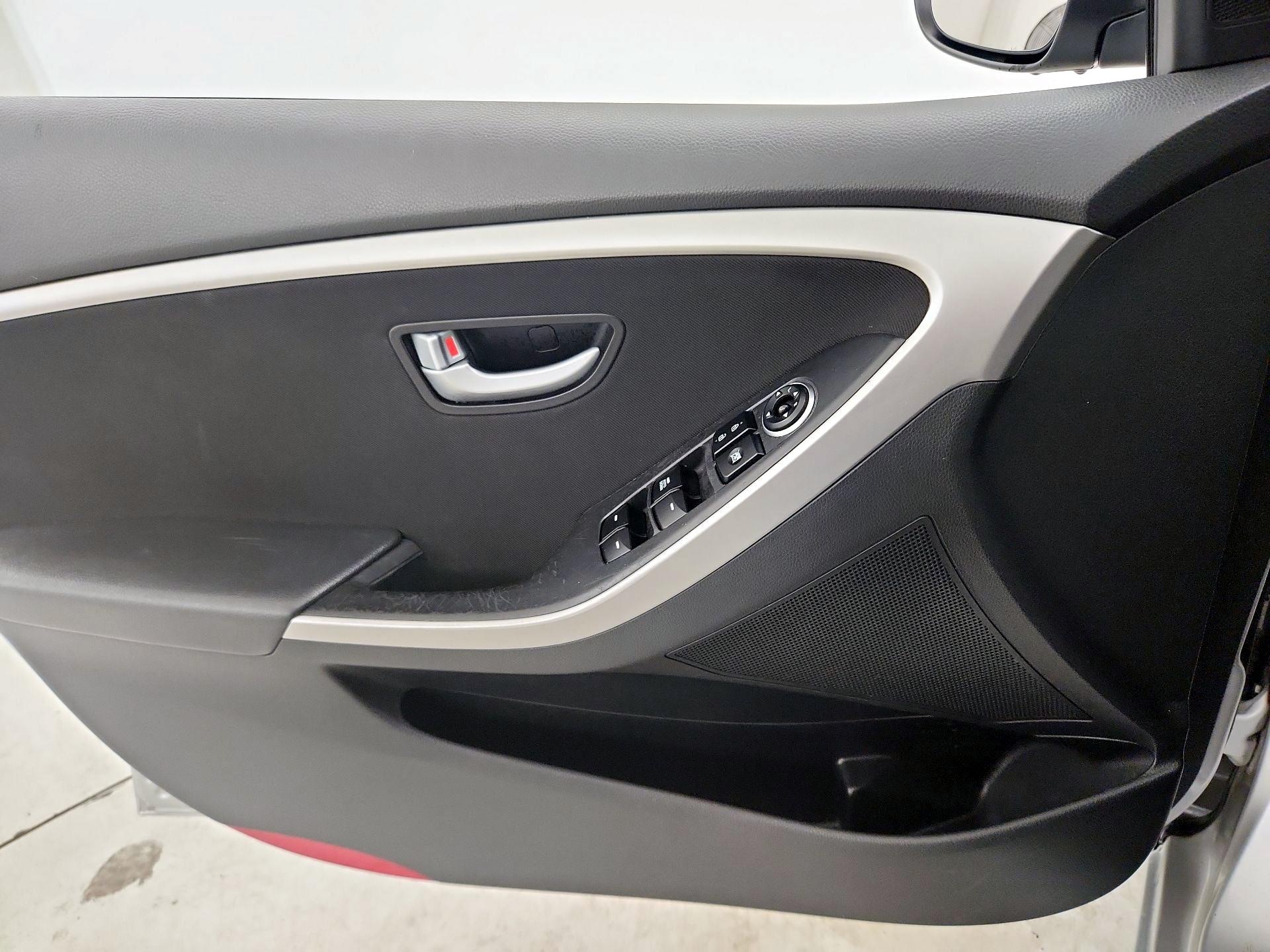 Thumbnail: 2015 Hyundai Elantra - 12