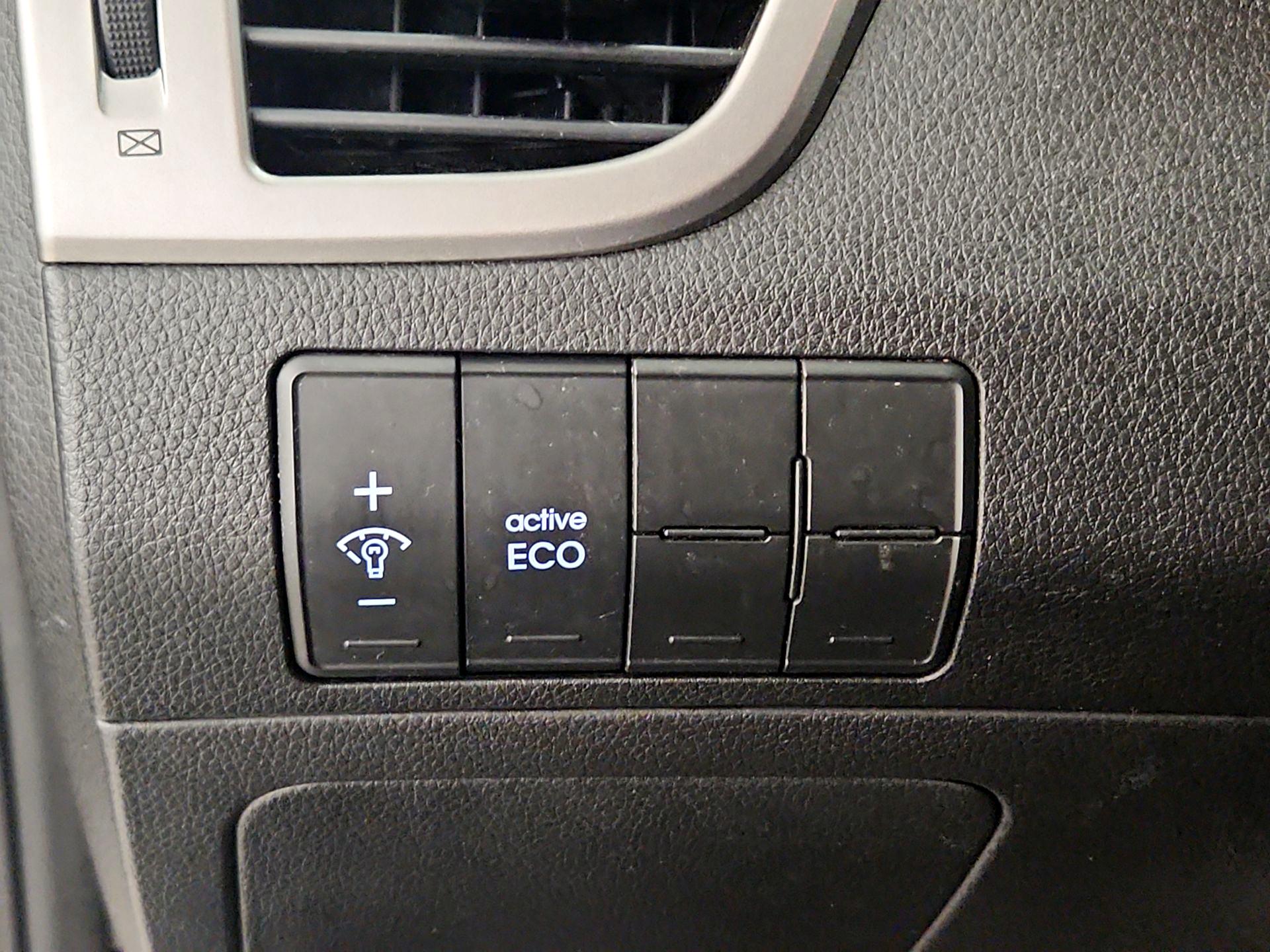Thumbnail: 2015 Hyundai Elantra - 13